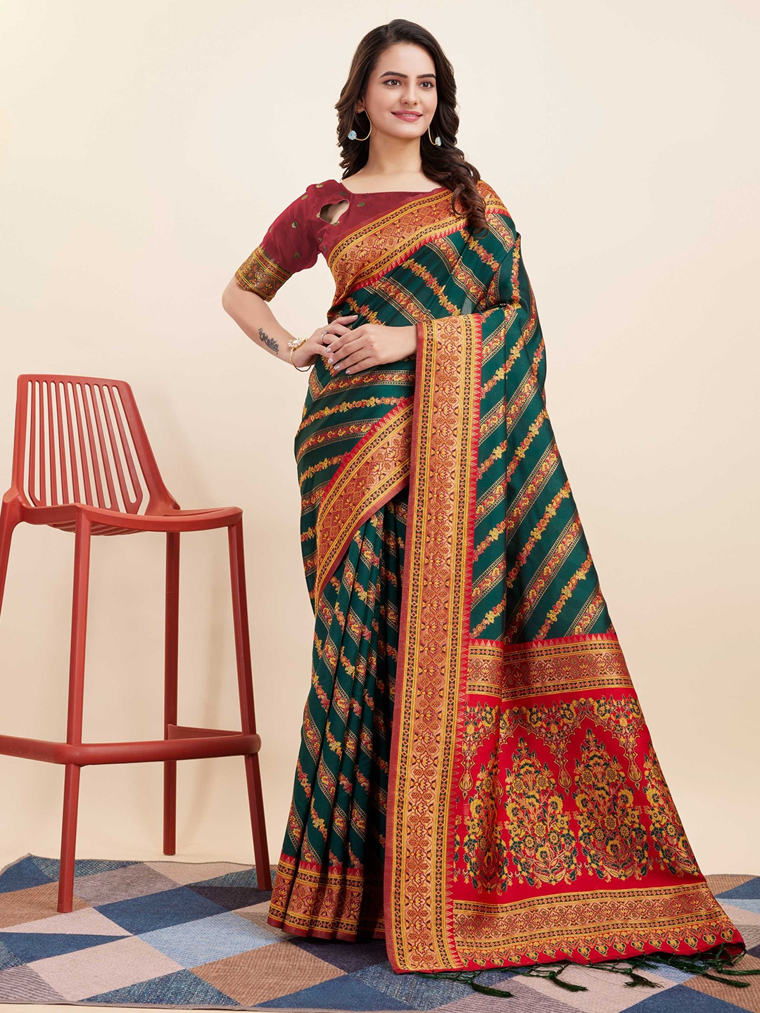 

VAIRAGEE Ethnic Motifs Woven Design Zari Banarasi Saree With Tassels, Green