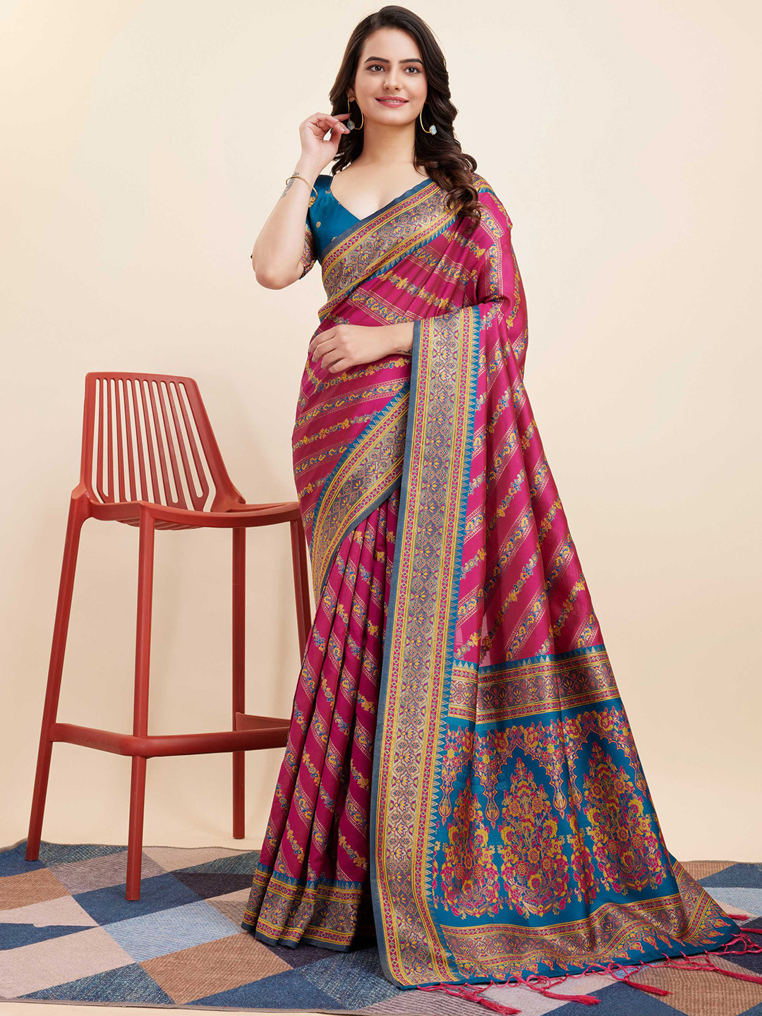 

VAIRAGEE Ethnic Motifs Woven Design Zari Banarasi Saree, Magenta