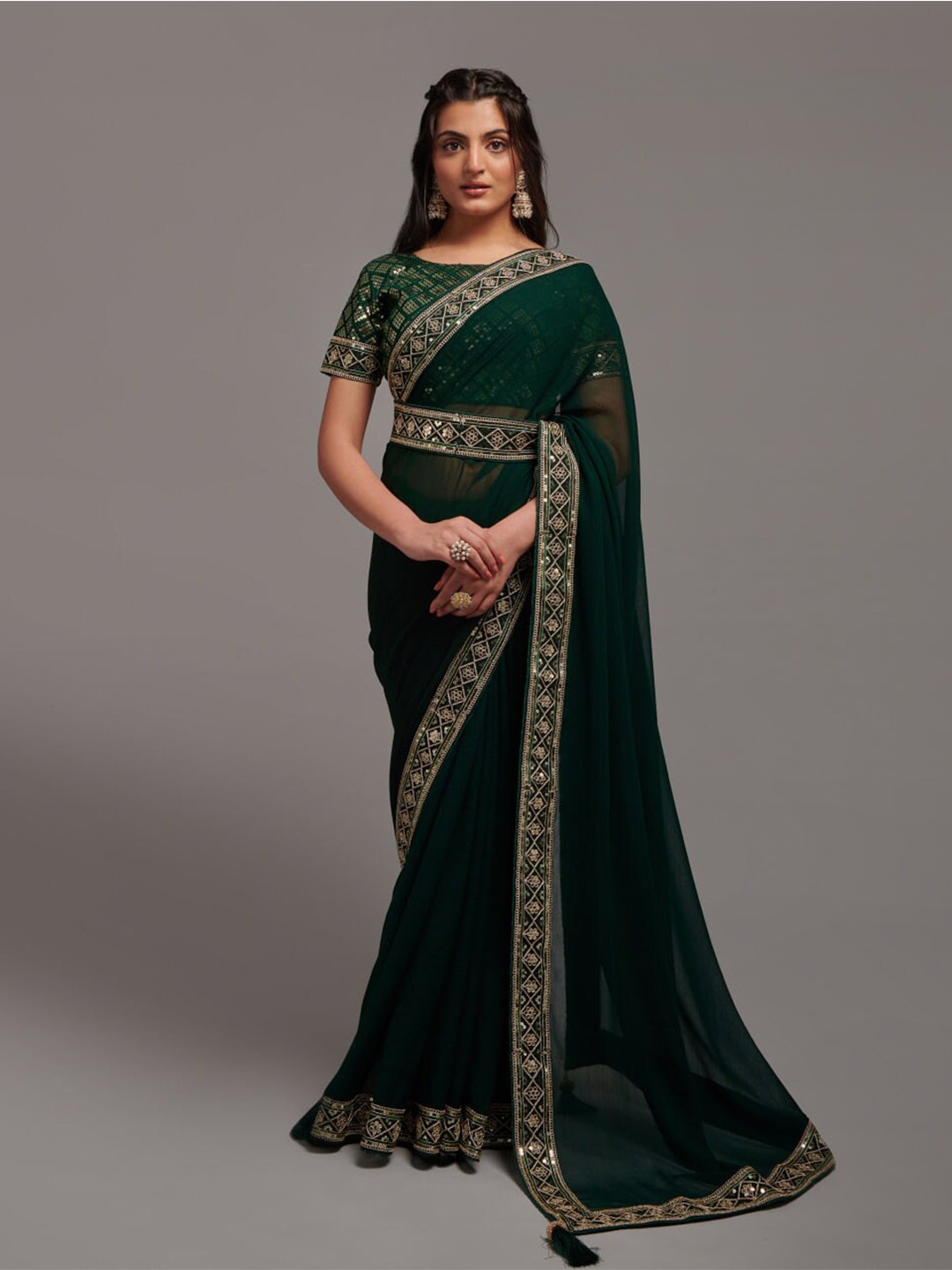 

TEEYA CREATION Sequinned Embroidered Saree, Green
