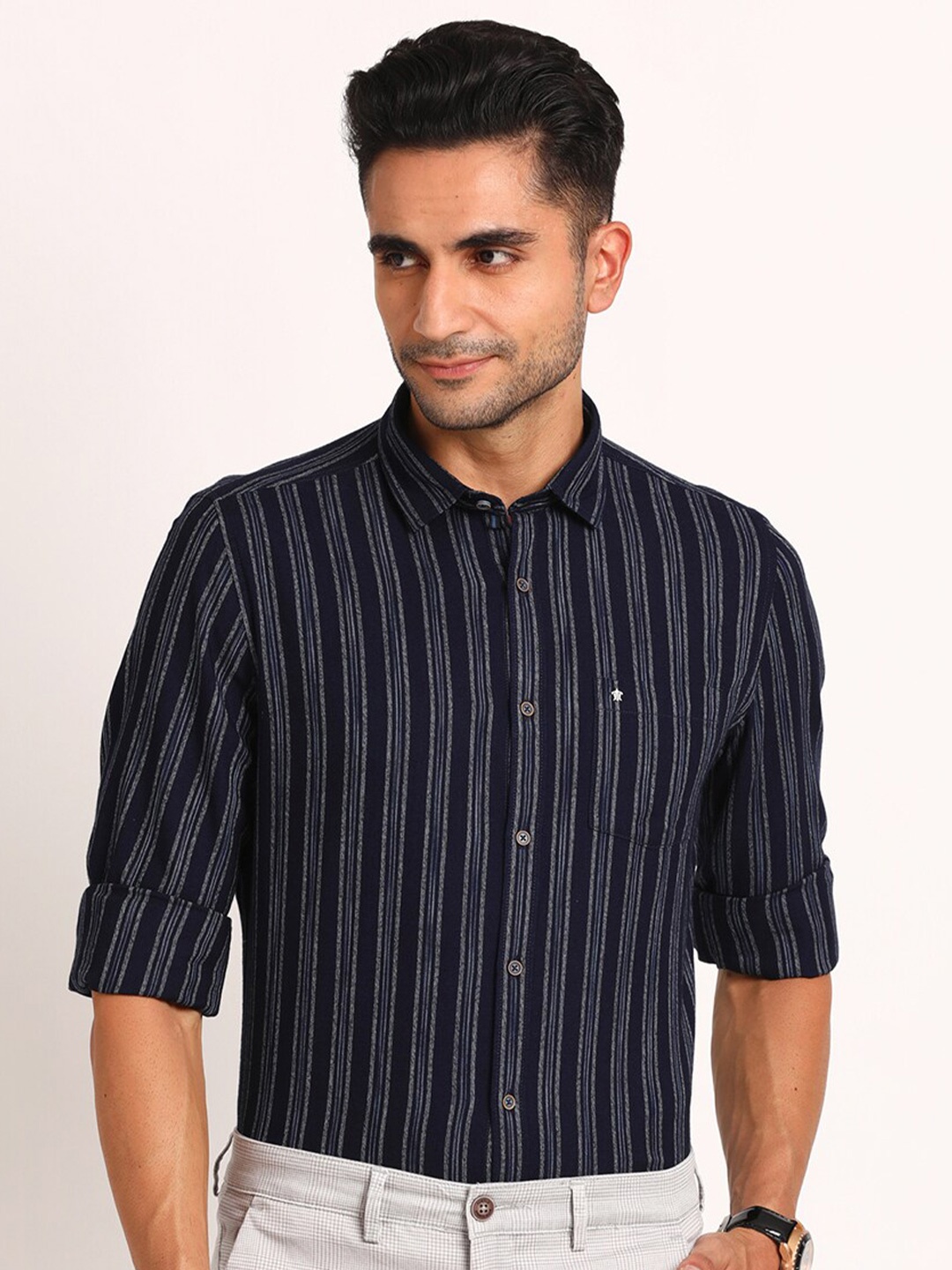 

Turtle Classic Slim Fit Cotton Opaque Striped Casual Shirt, Navy blue