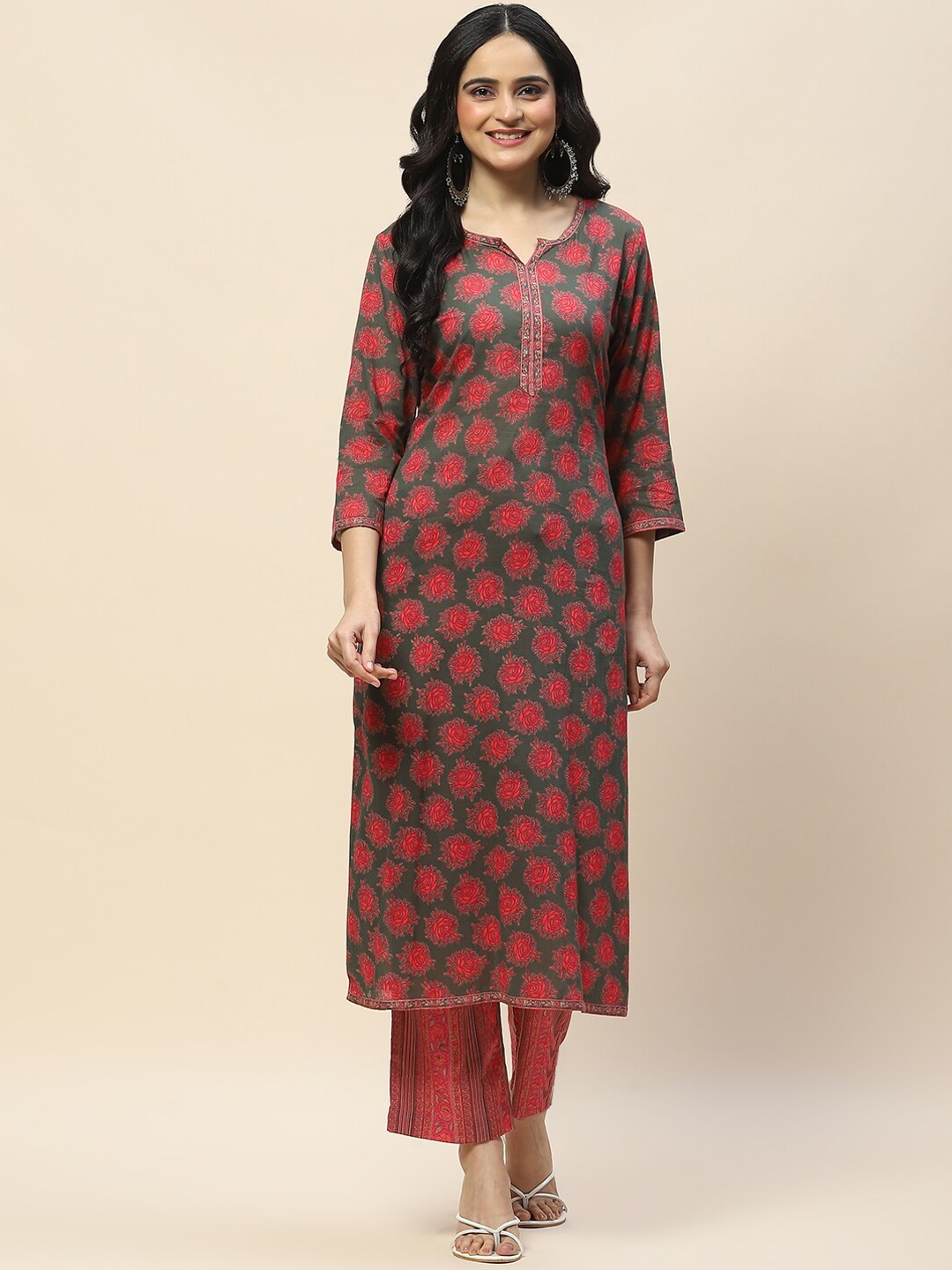 

Meena Bazaar Floral Printed Notched Neck Straight Kurta with Trousers, Green