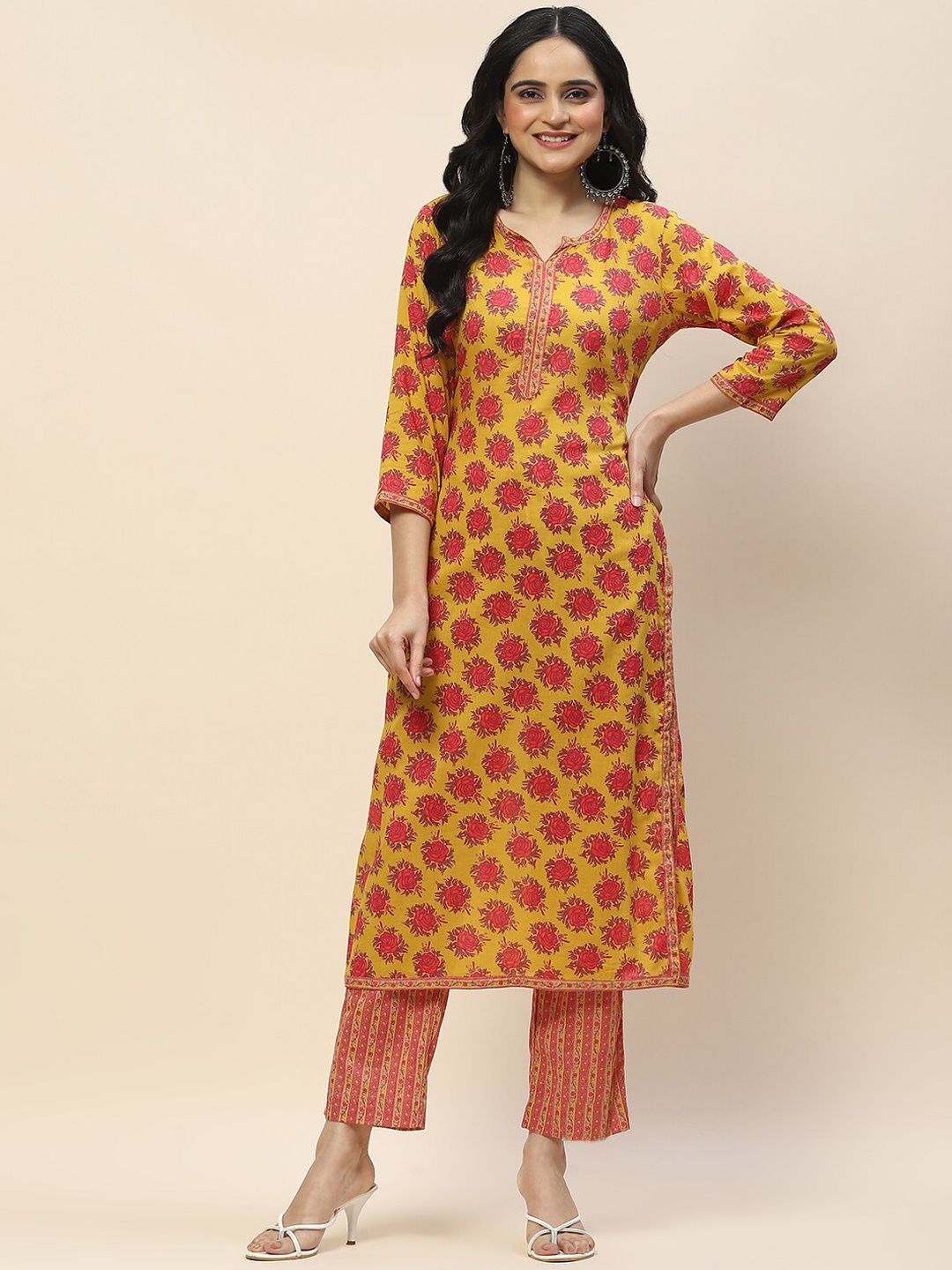 

Meena Bazaar Floral Printed Notched Neck Straight Kurta with Trousers, Yellow
