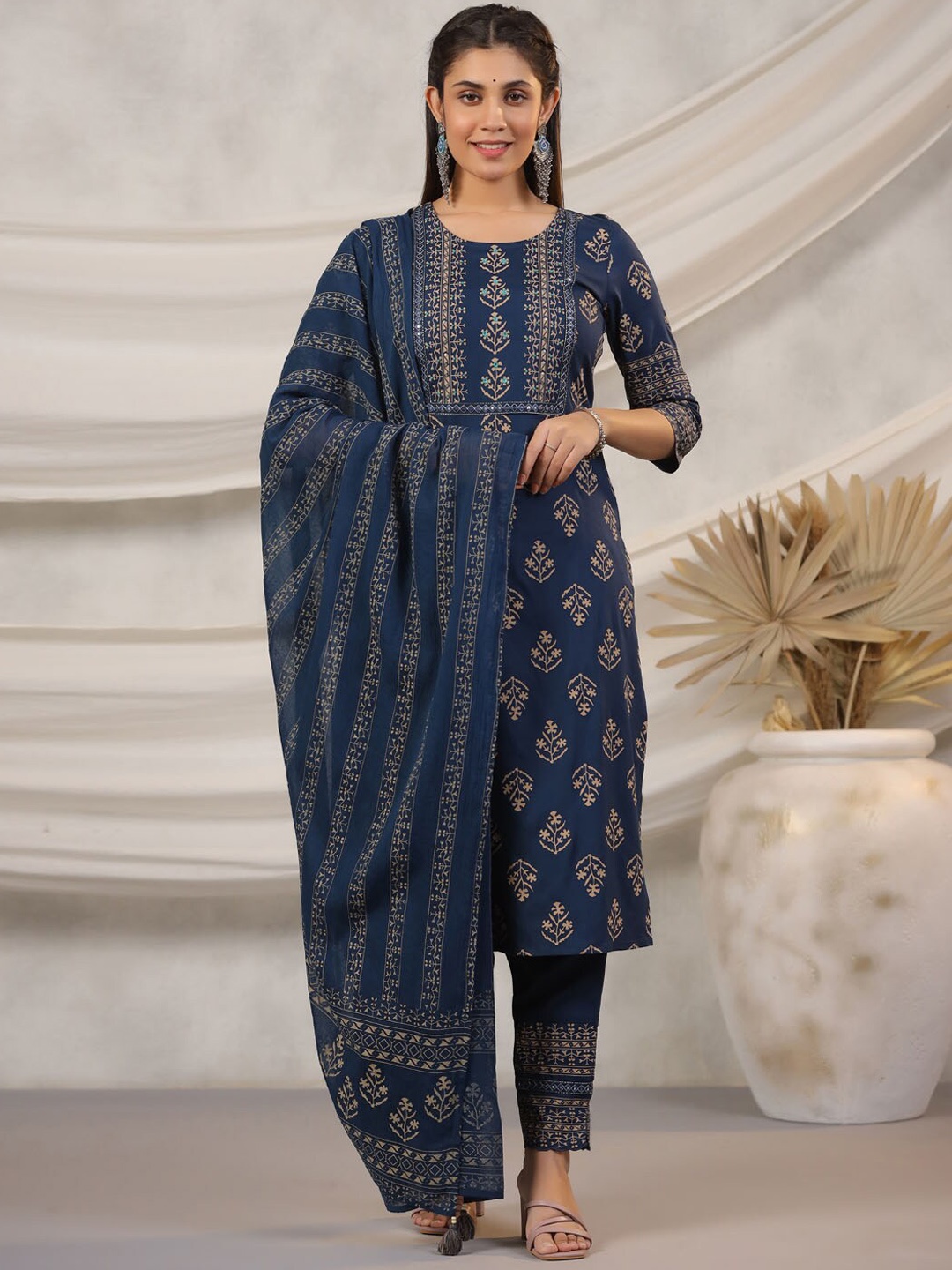 

Meena Bazaar Ethnic Motifs Printed Round Neck Straight Kurta with Trousers & Dupatta, Teal
