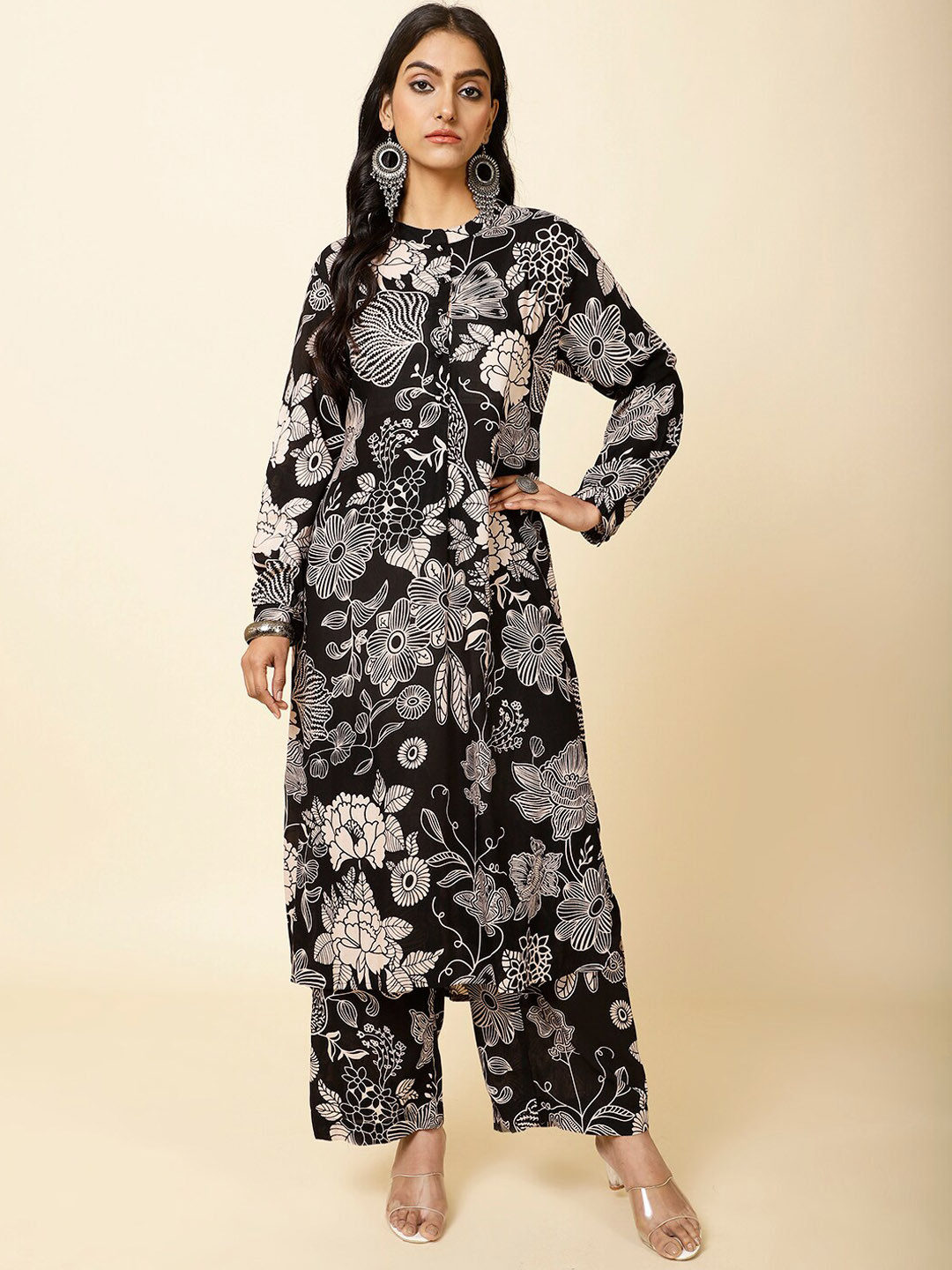 

Meena Bazaar Floral Printed Round Neck Straight Kurta with Palazzos, Black