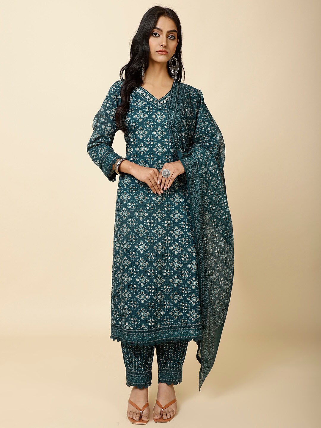

Meena Bazaar V-Neck Floral Printed Regular Kurta with Trousers & With Dupatta, Green