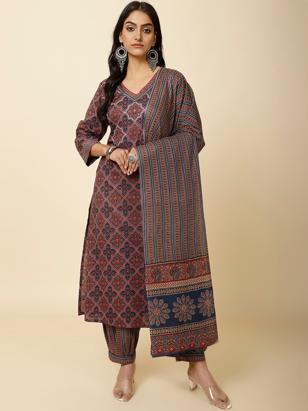 

Meena Bazaar Floral Printed V-Neck Regular Kurta with Trousers & Dupatta, Navy blue
