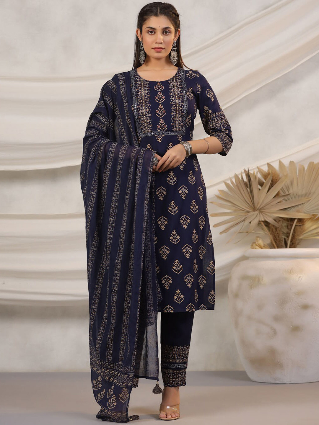 

Meena Bazaar Floral Printed Straight Kurta With Trousers & Dupatta, Navy blue