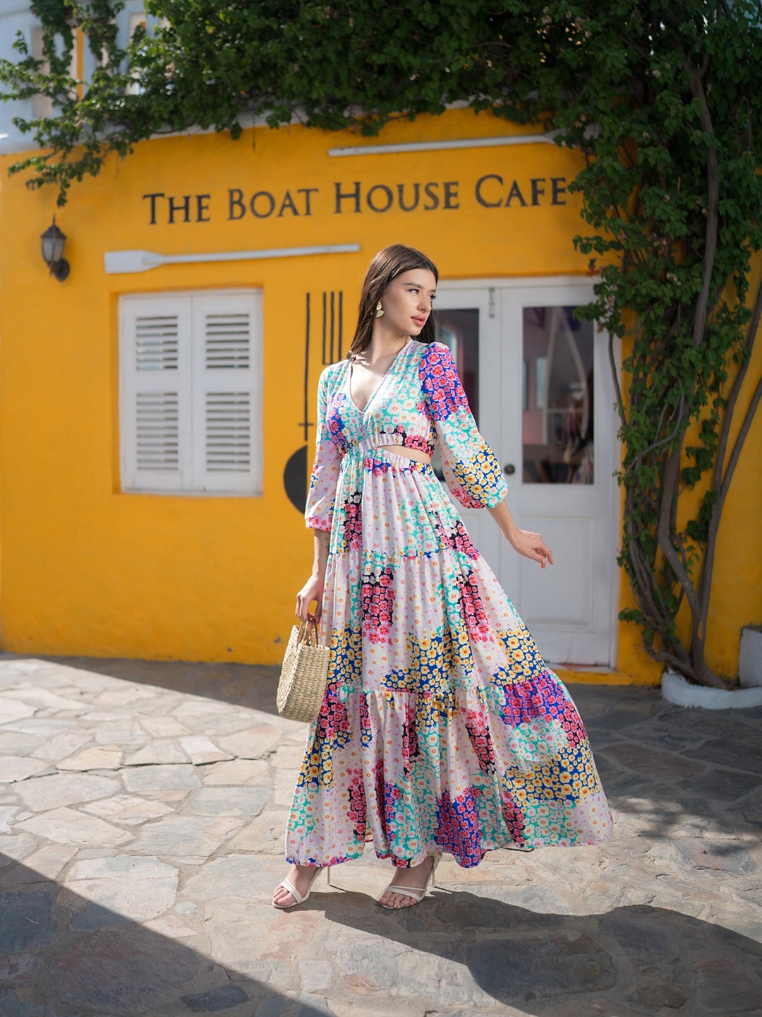 

Stylecast X Hersheinbox White Floral Printed Tiered Maxi Dress