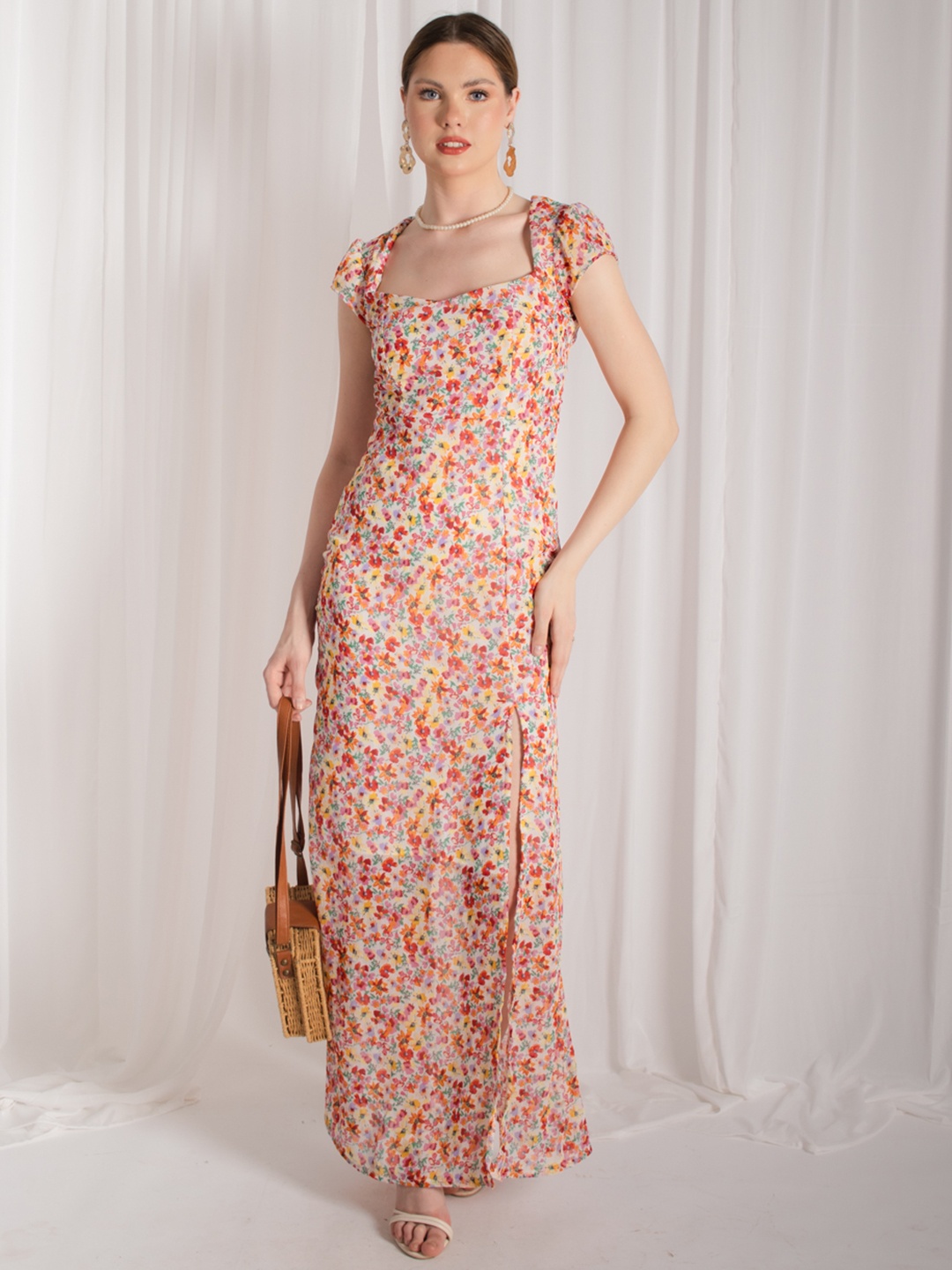 

Stylecast X Hersheinbox Floral Print Side Slit Maxi Dress, White