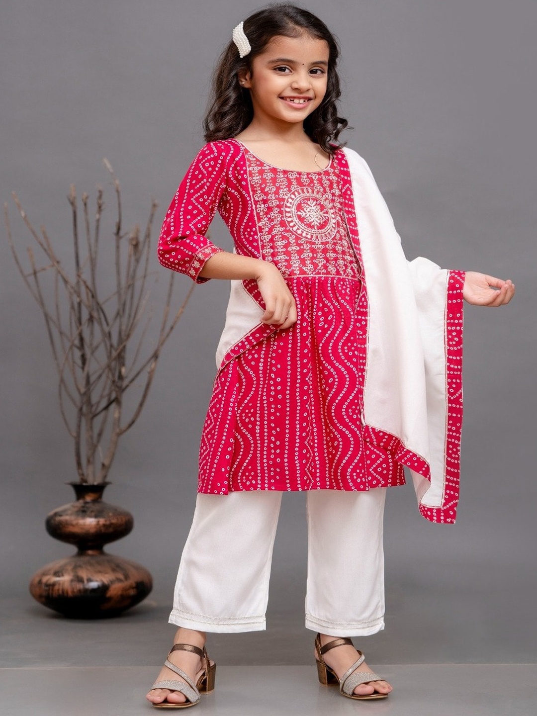 

BAESD Girls Bandhani Printed Regular Sequinned Kurta with Palazzo & Dupatta, Red