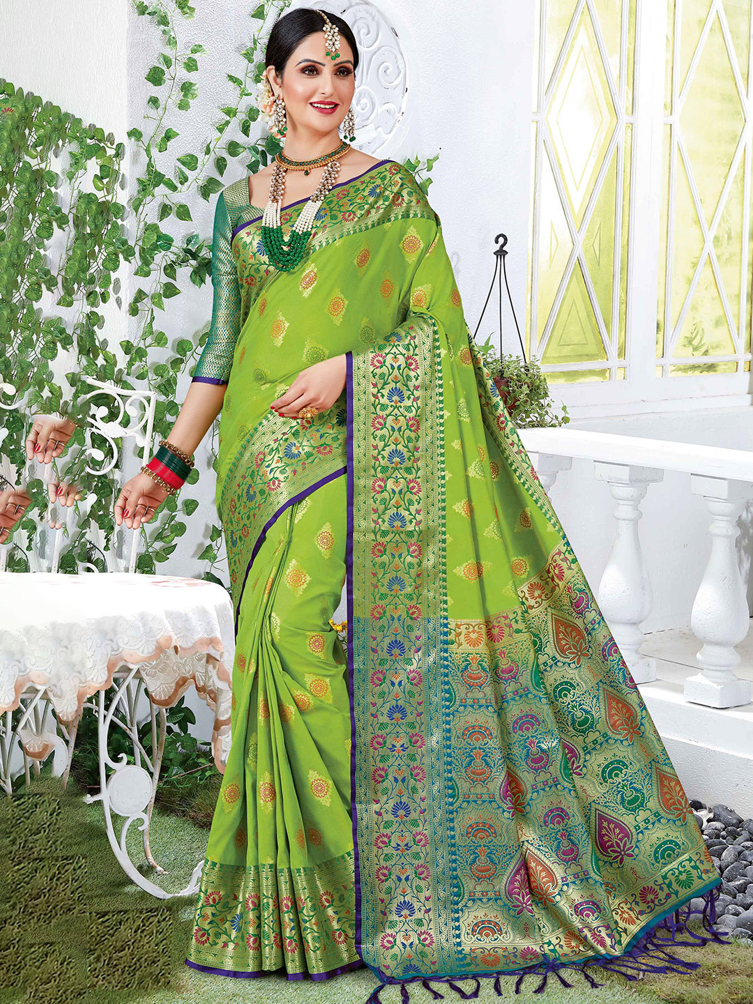 

HASRI Ethnic Woven Design Zari Pure Silk Saree, Green
