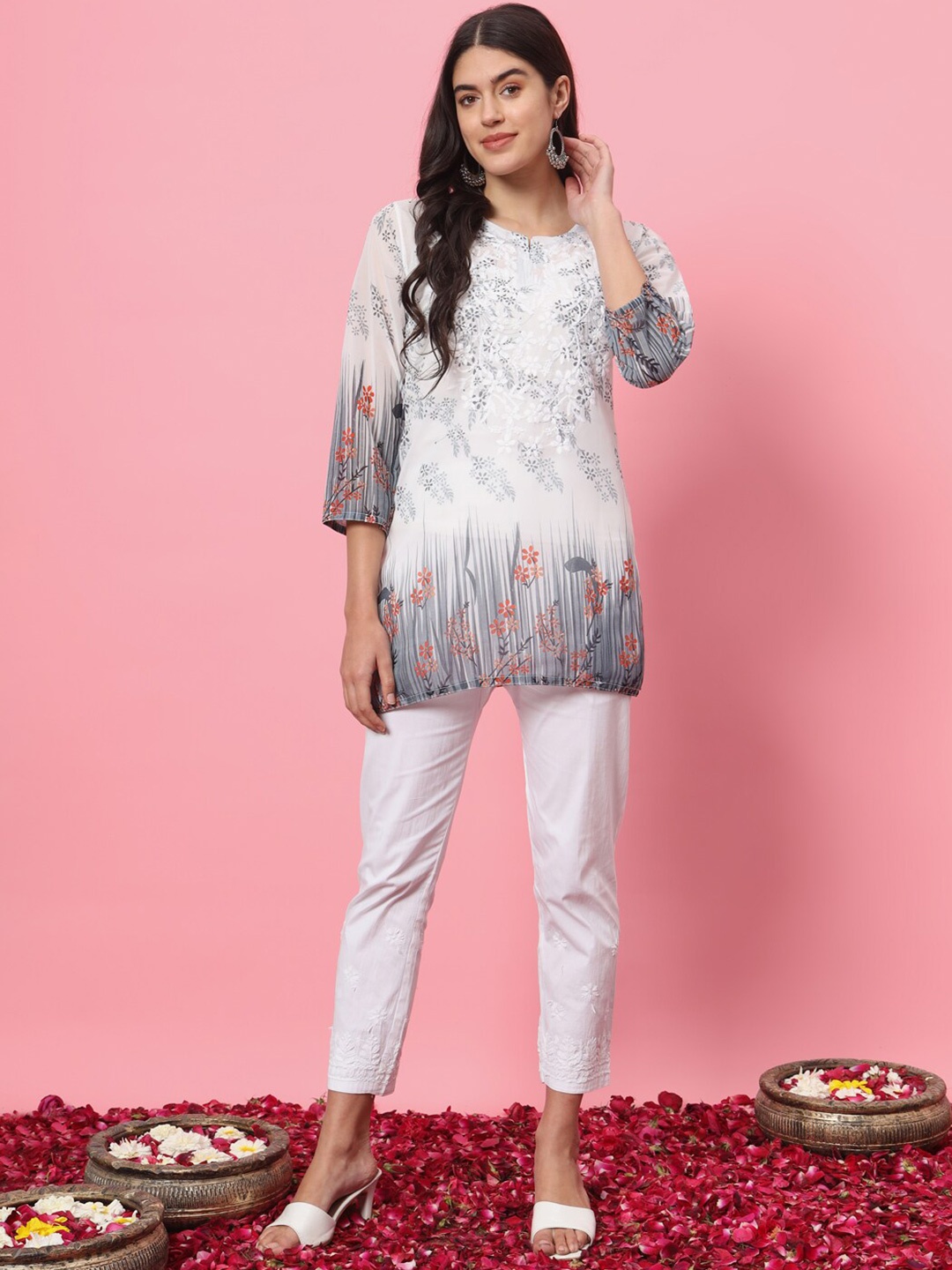 

Ethnava Floral Printed Chikankari Straight Kurti, Black