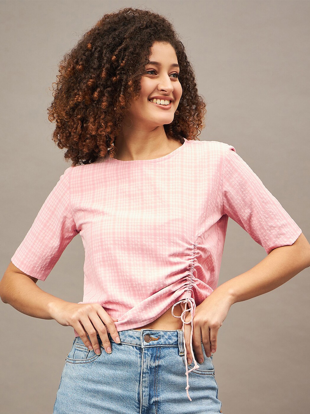 

The Roadster Lifestyle Co. Pink Checked Round Neck Short Sleeves Ruched Crop Top