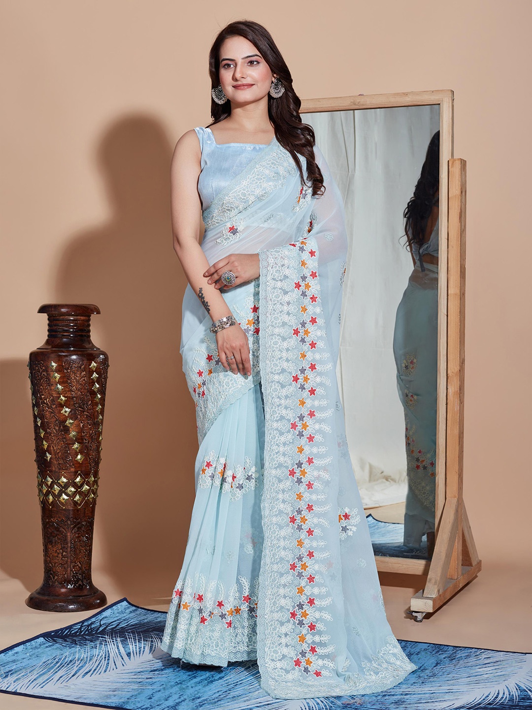 

HERE&NOW Floral Embroidered Saree, Turquoise blue