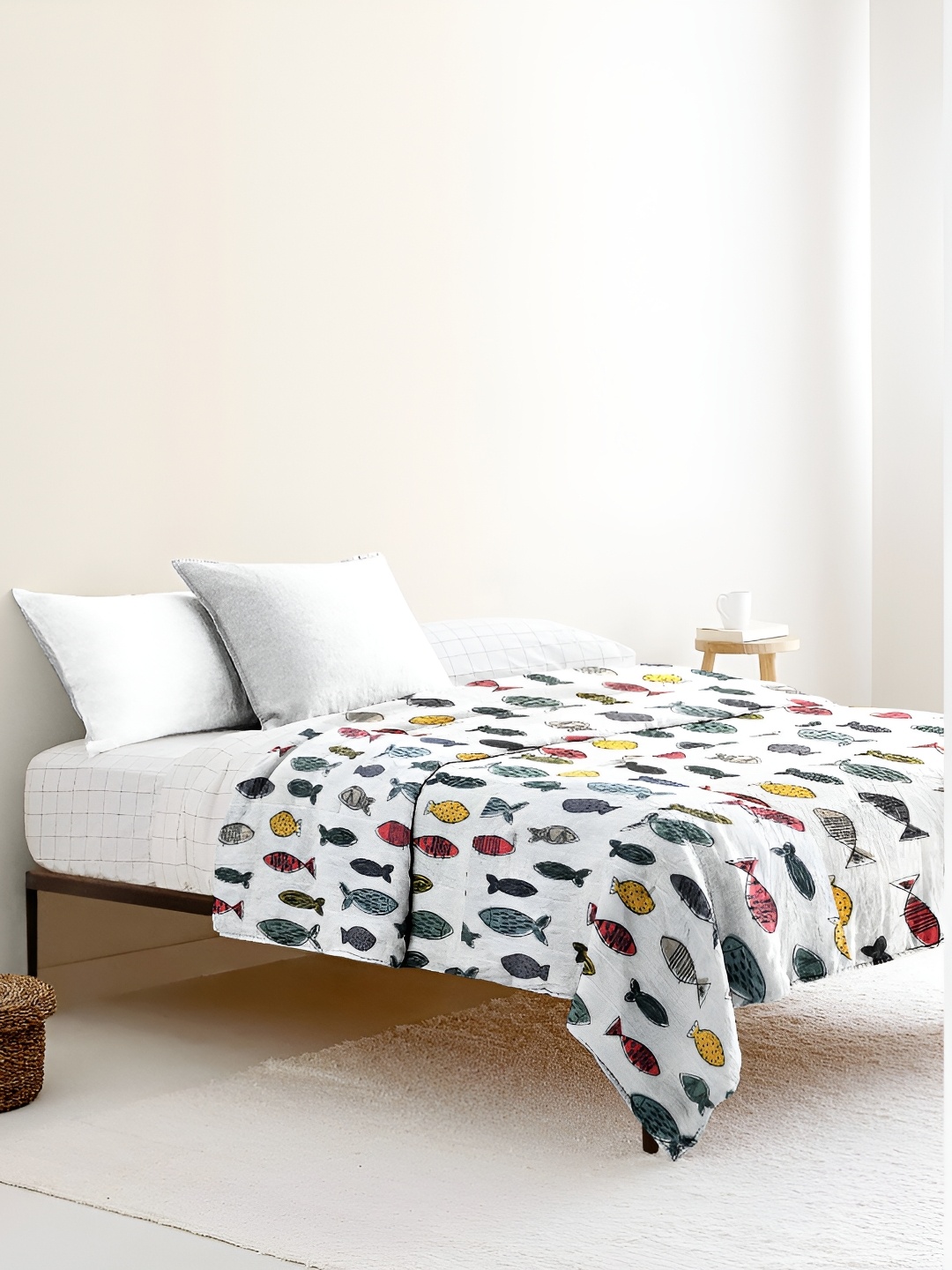 

THE BABY ATELIER White & Blue Fish Printed Cotton Single Bed Quilt