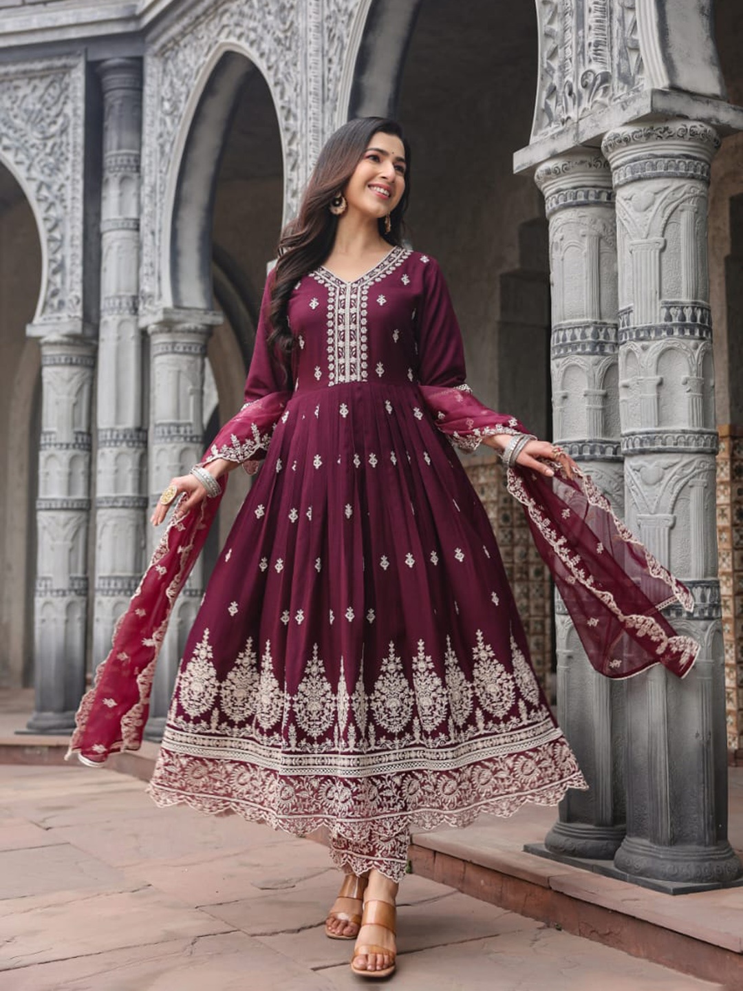 

KAJREE Women Ethnic Motifs Embroidered Thread Work Kurta with Salwar & With Dupatta, Maroon