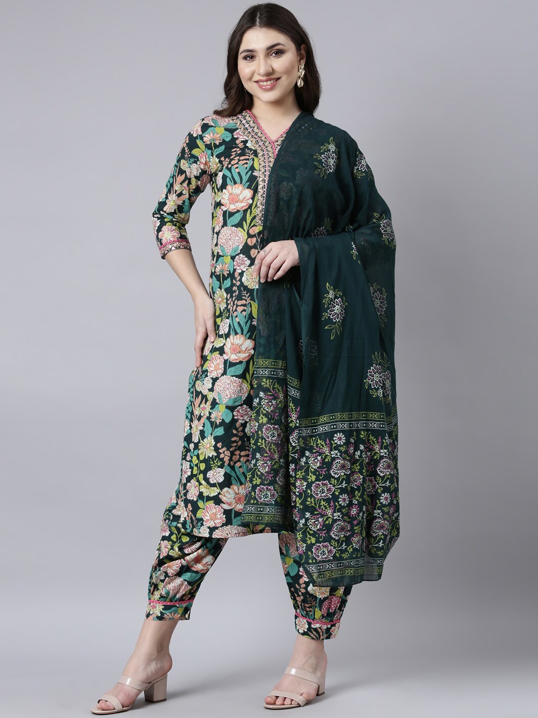 

Neerus Women Floral Printed Regular Mirror Work Pure Cotton Kurta with Salwar & With Dupatta, Green