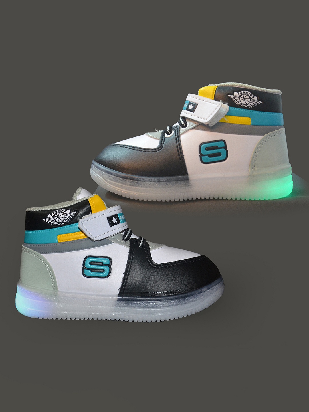 

BAESD Kids Colourblocked LED Sneakers, Navy blue
