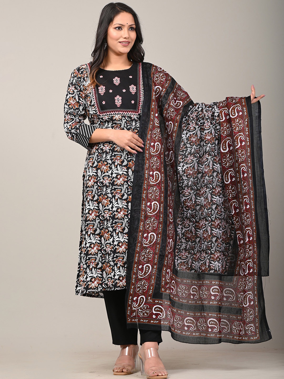 

YUSRA Floral Printed Regular Round Neck Kurta with Trousers & Dupatta, Black