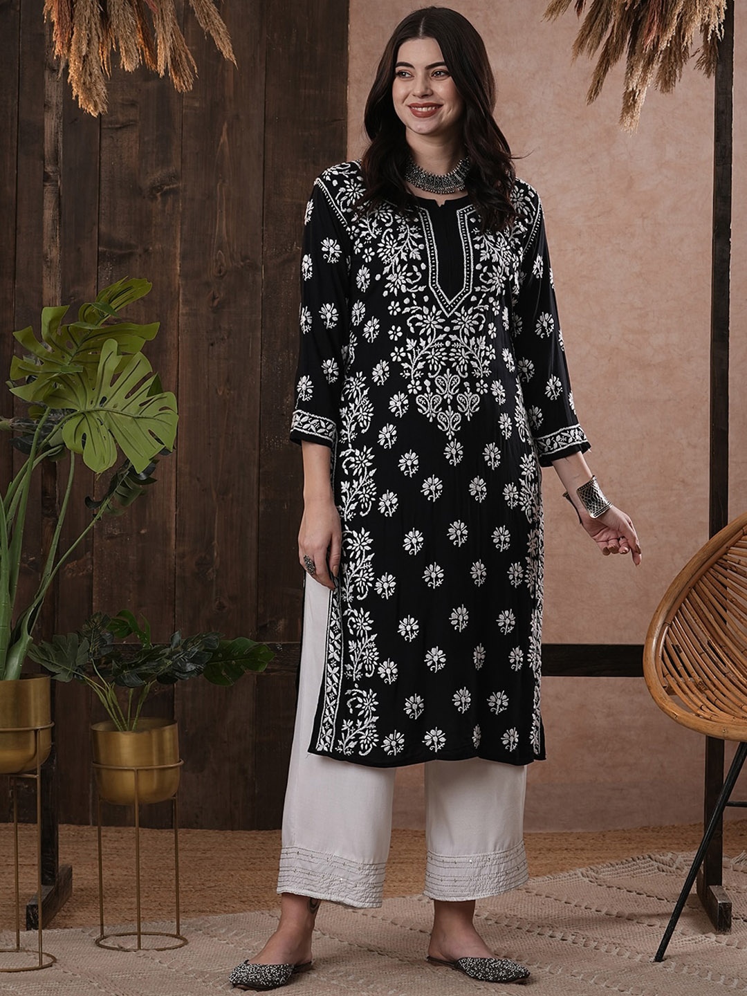

ADA Floral Embroidered Lucknowi Chikankari Straight Kurta, Black