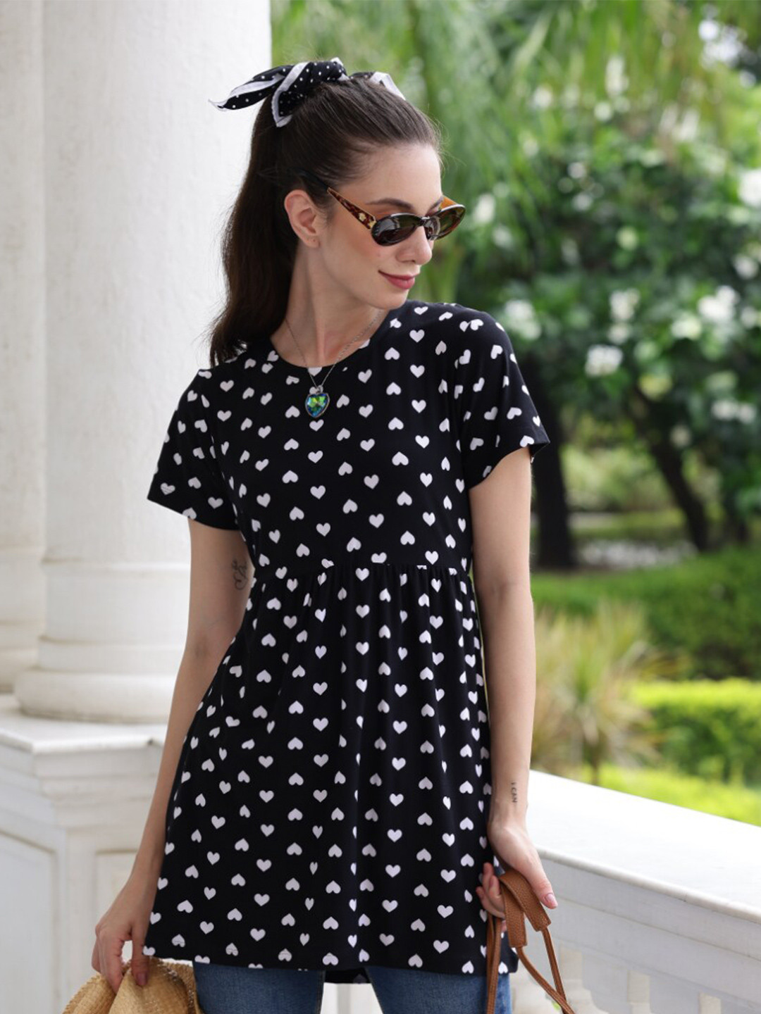 

TITTLI Polka Dot Printed Short Sleeves Round Neck Velvet Top, Black