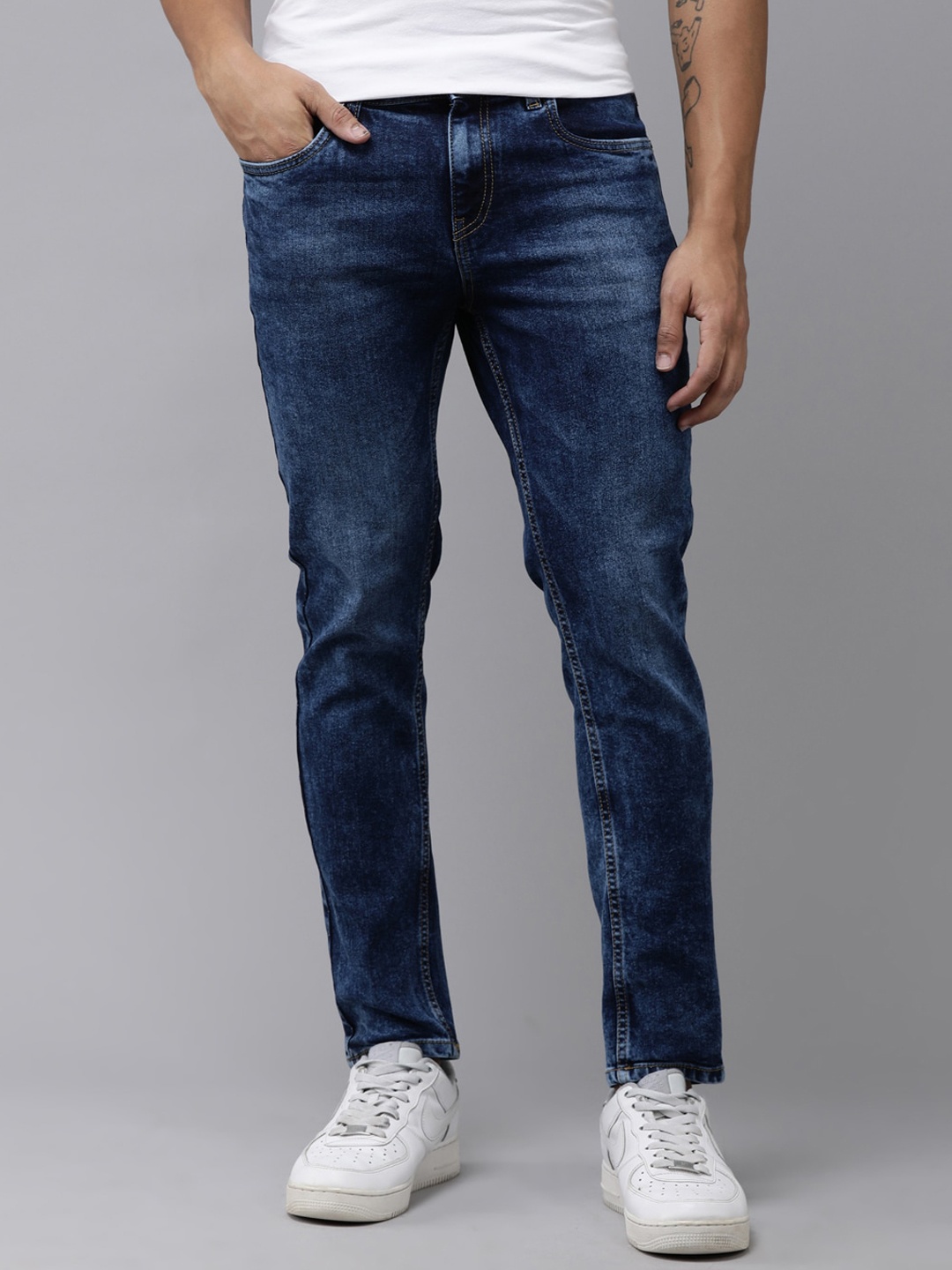 

Roadster The Lifestyle Co. Men Mid Rise Slim Tapered-Fit Jeans, Blue