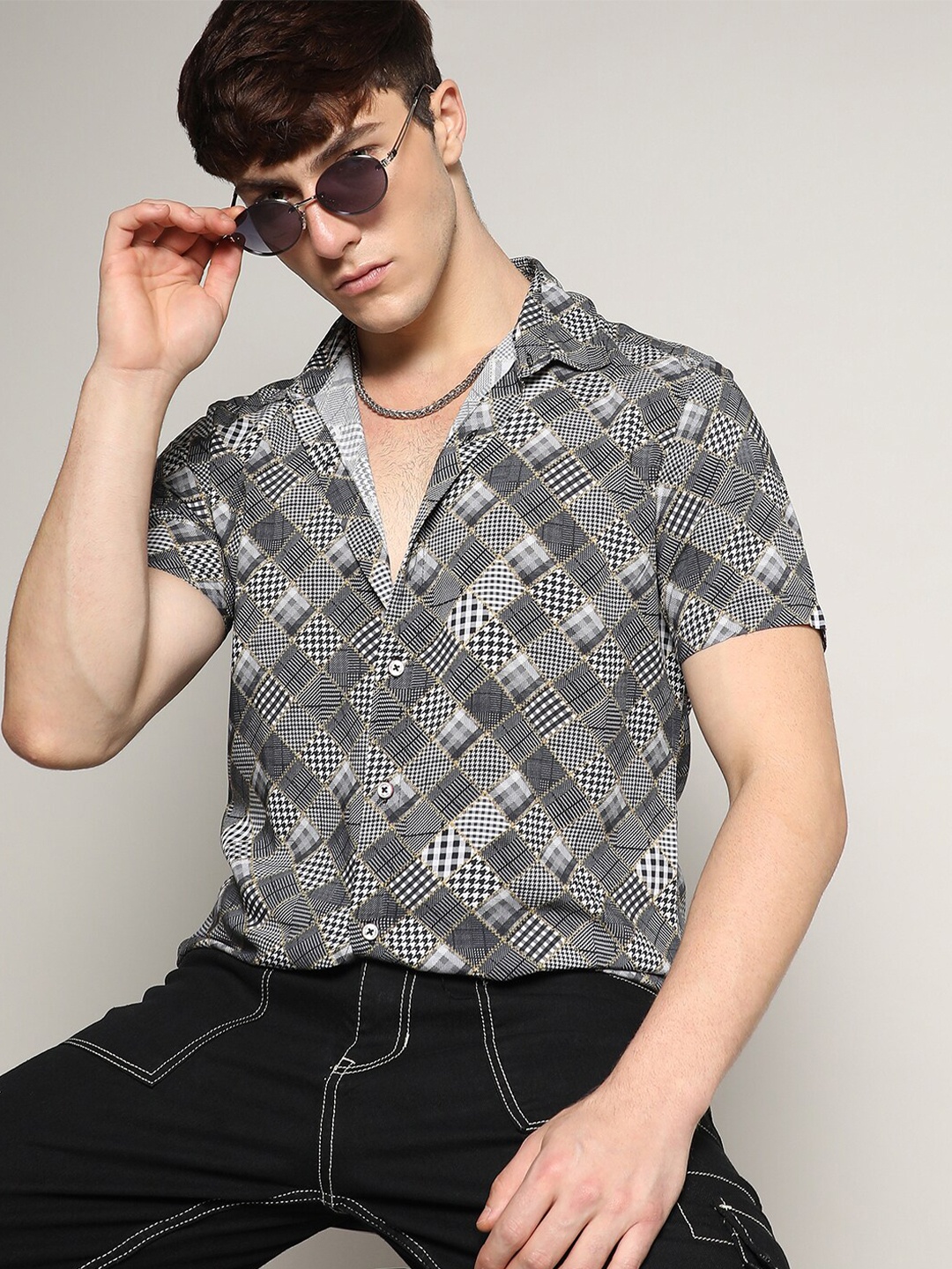 

Campus Sutra Relaxed Geometric Printed Cotton Casual Shirt, Black
