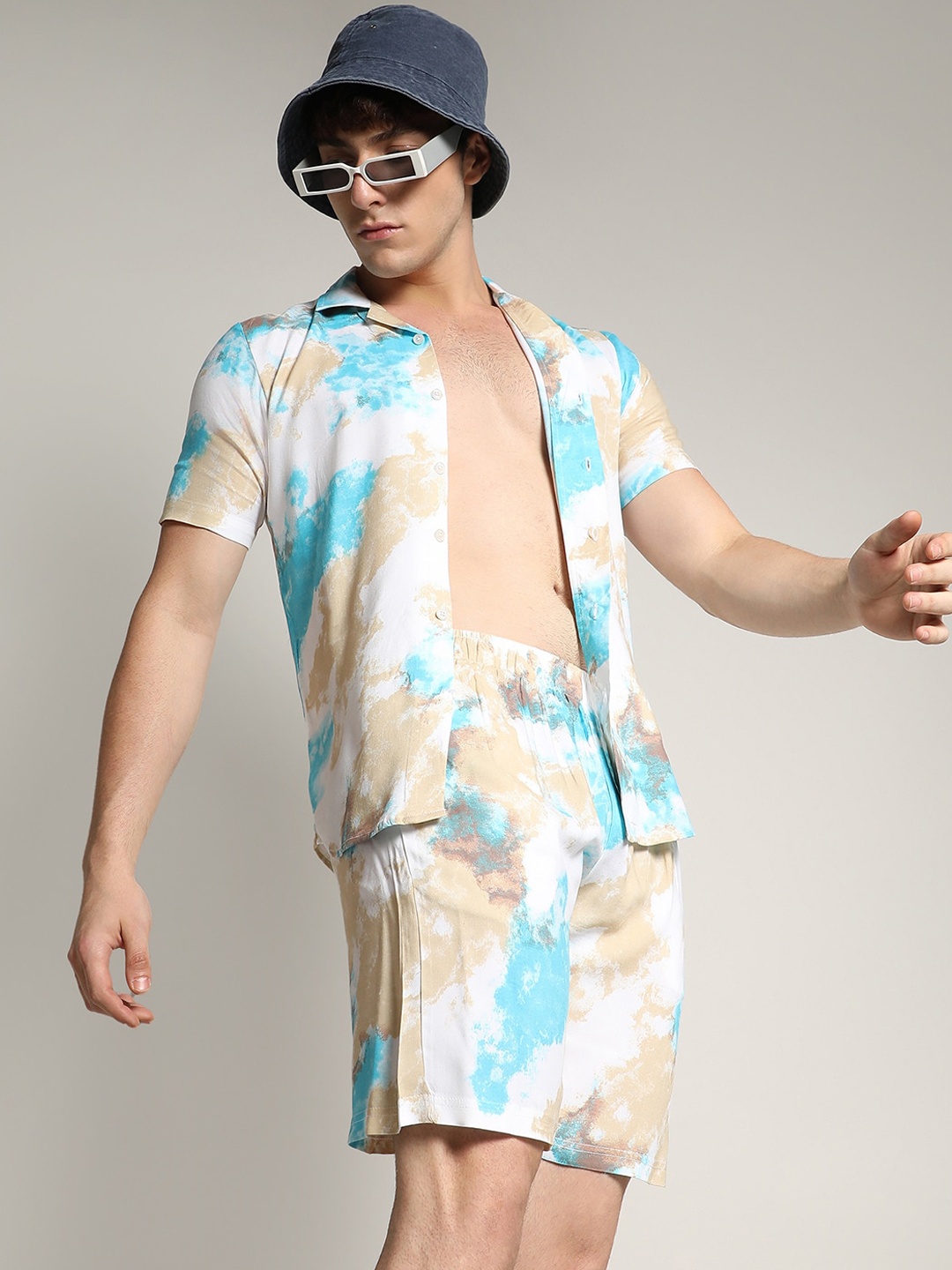 

Campus Sutra White Dyed Lapel Collar Shirt & Mid-Rise Shorts