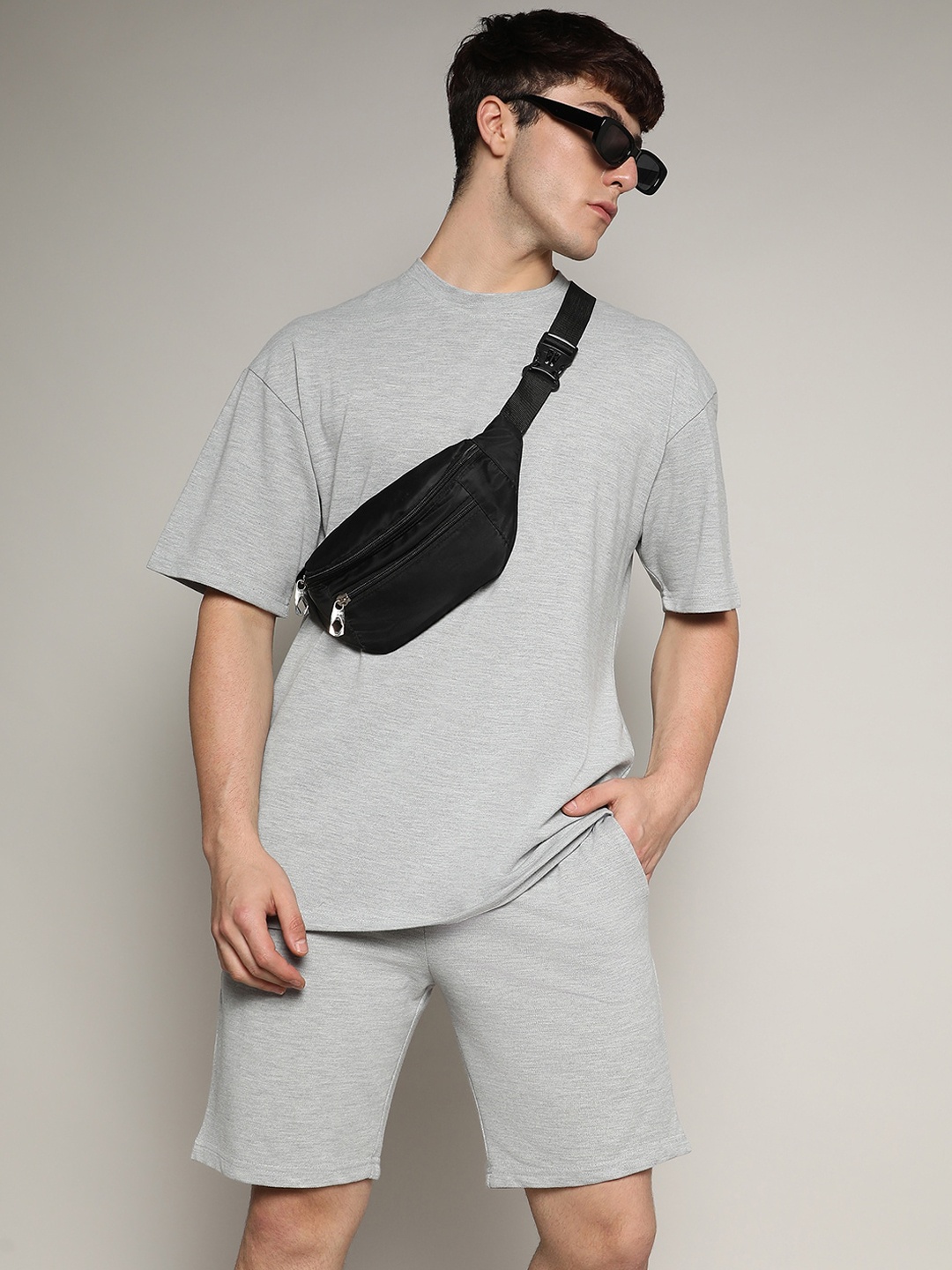 

Campus Sutra Grey Pure Cotton Oversized T-shirt & Mid-Rise Shorts