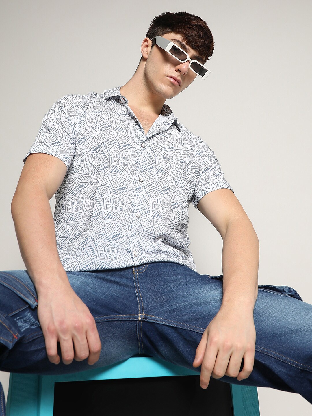 

Campus Sutra Relaxed Geometric Print Spread Collar Short Sleeves Cotton Casual Shirt, White