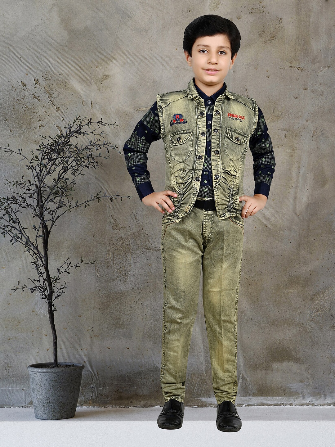 

BAESD Boys Printed Shirt Collar Shirt & Jeans With Jacket, Green
