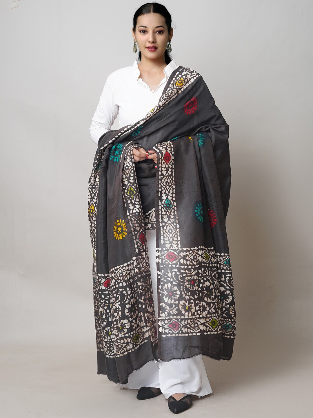 

Unnati Silks Ethnic Motifs Batik Printed Dupatta, Black