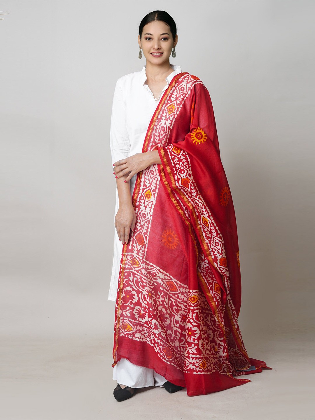 

Unnati Silks Ethnic Motifs Batik Printed Dupatta, Red