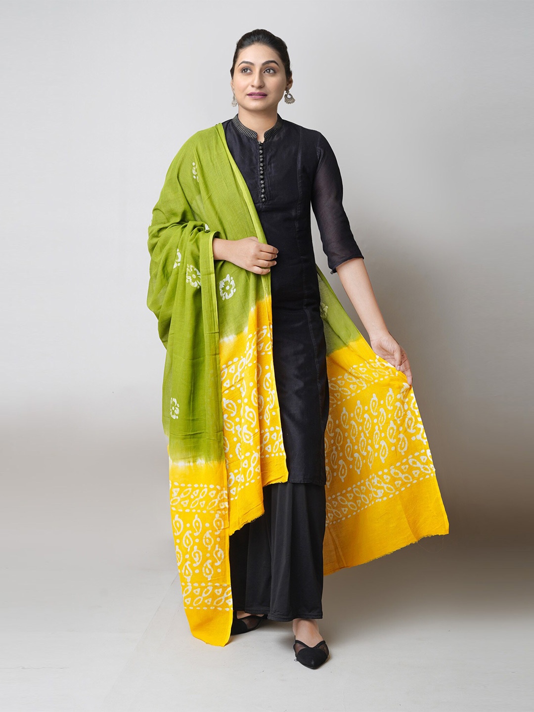 

Unnati Silks Ethnic Motifs Batik Printed Pure Cotton Dupatta, Green