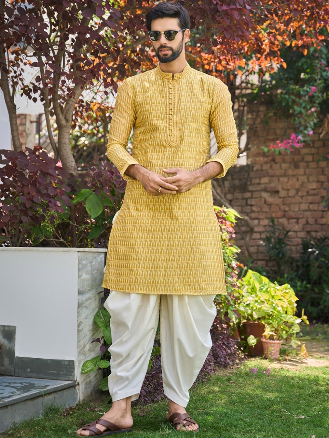 

See Designs Ethnic Motifs Printed Mandarin Collar Pure Cotton Straight Kurta, Mustard