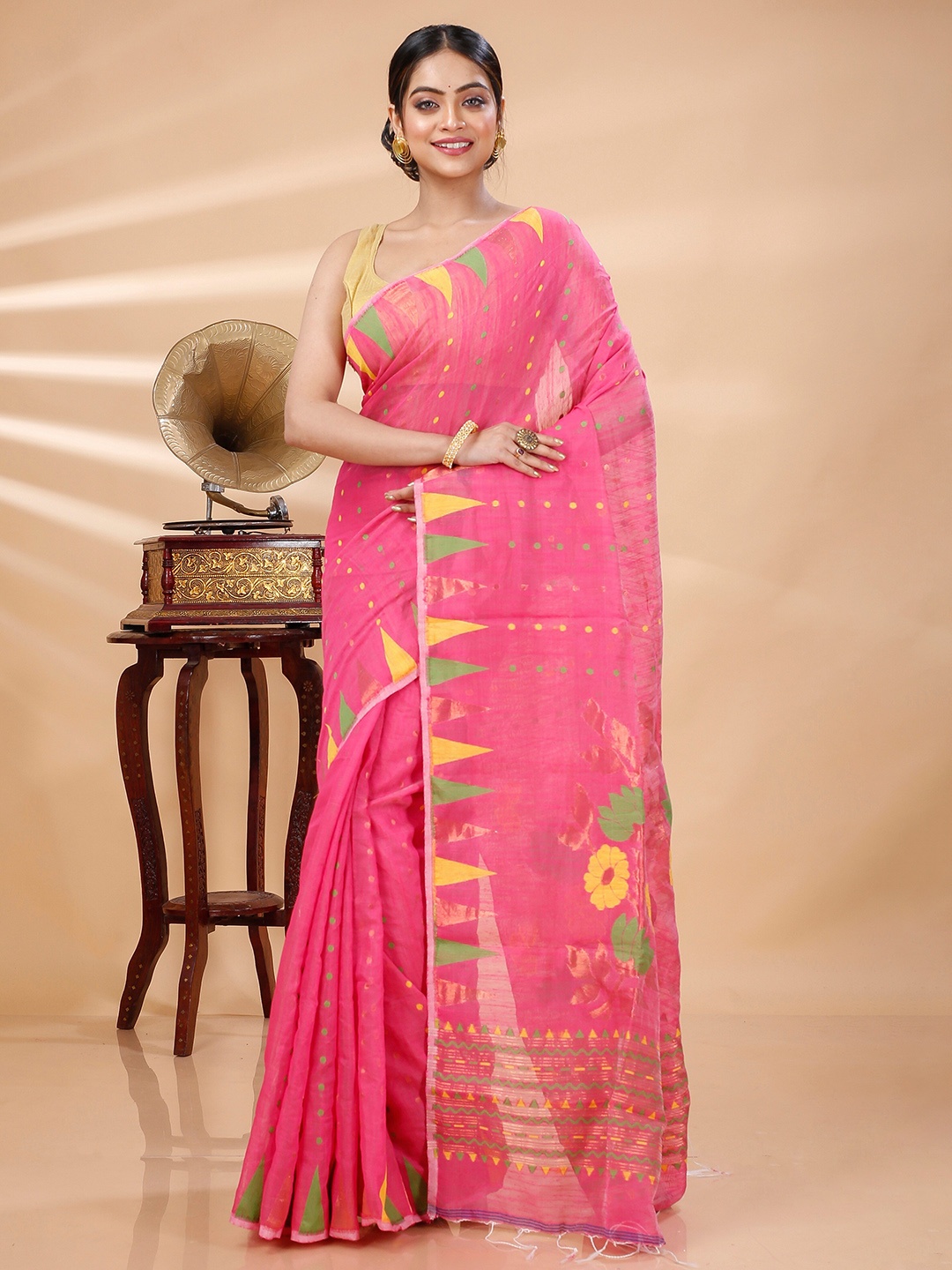 

DipDiya Geometric Woven Design Taant Saree, Pink