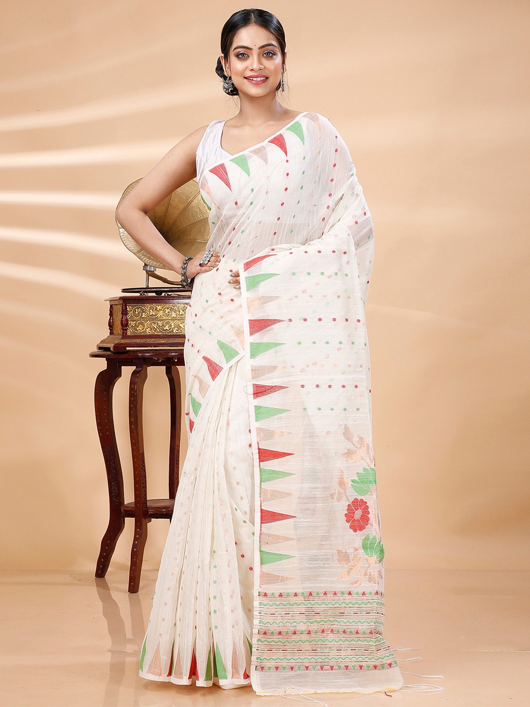 

DipDiya Floral Woven Design Taant Saree, White