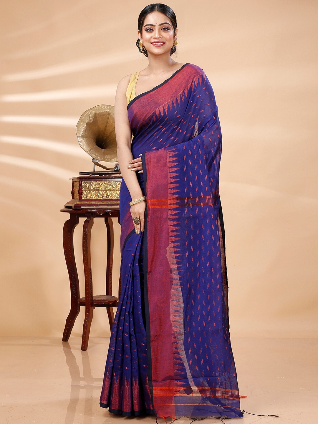 

DipDiya Geometric Woven Design Zari Taant Saree, Navy blue