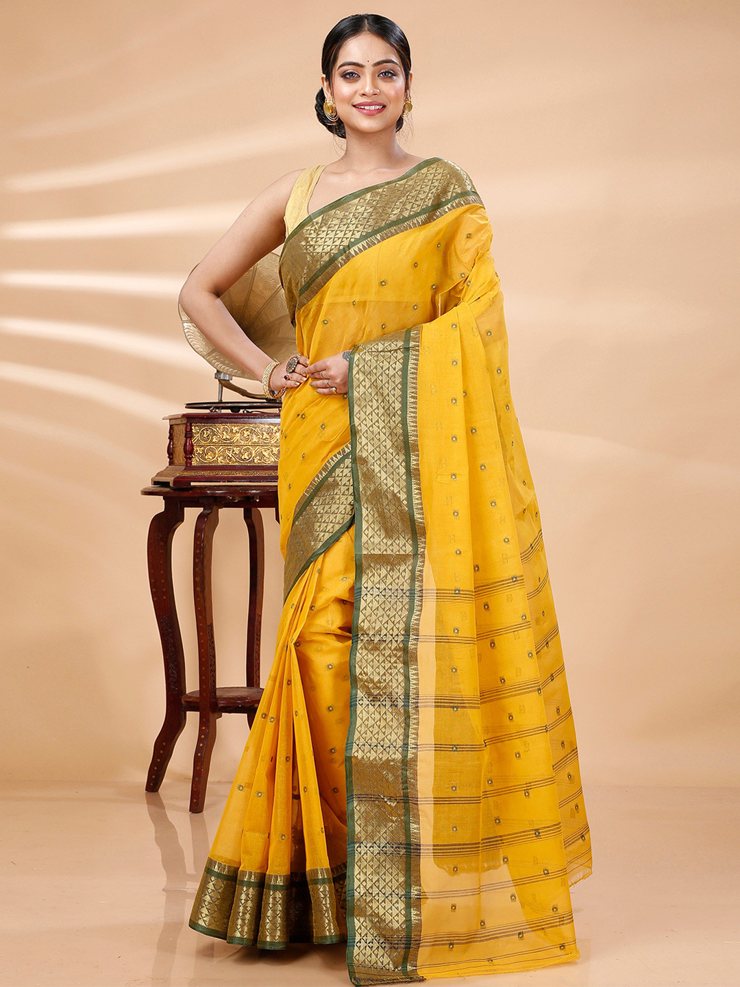 

DipDiya Ethnic Motifs Woven Design Pure Cotton Taant Saree, Yellow