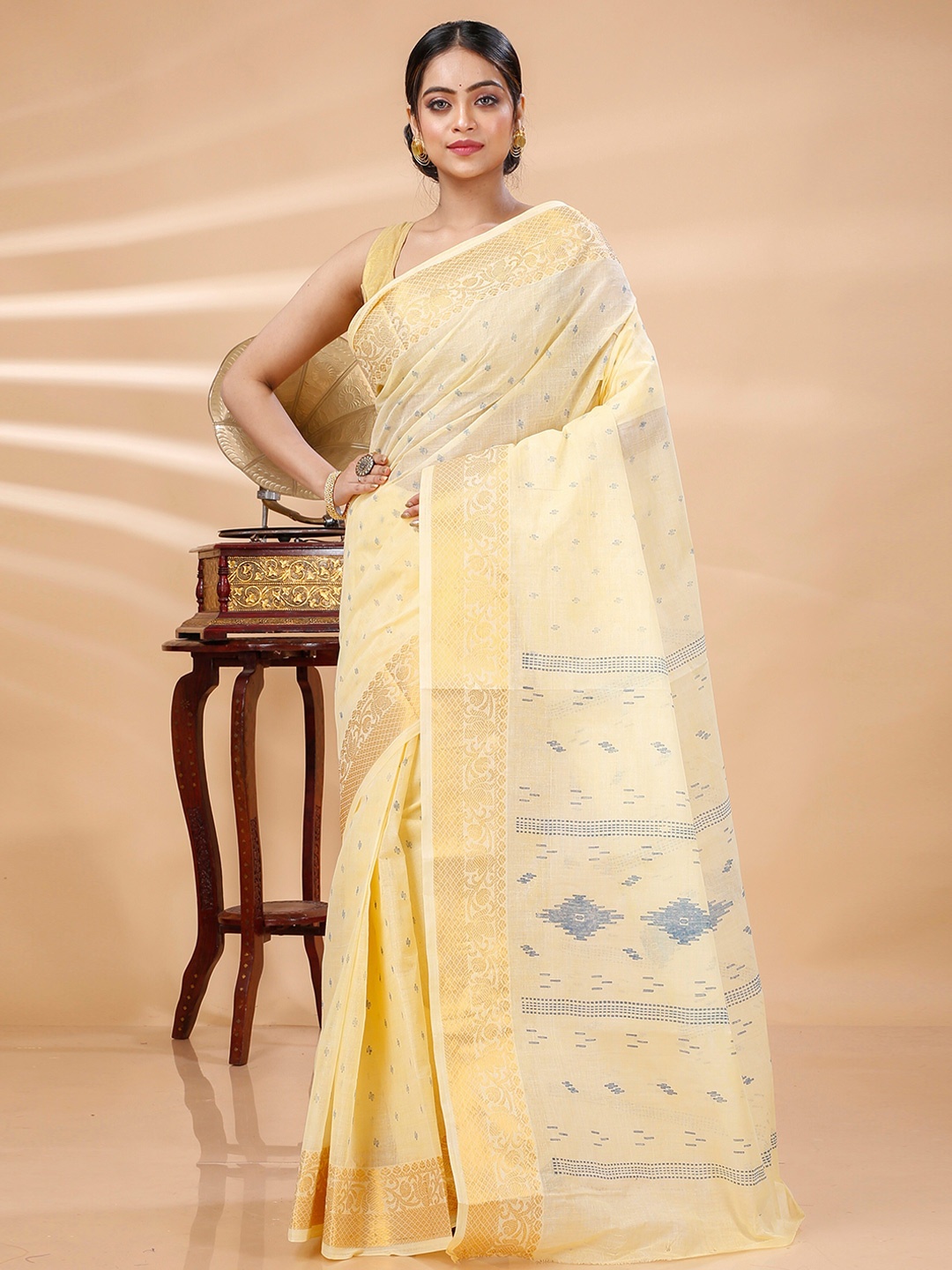 

DipDiya Ethnic Motifs Woven Design Pure Cotton Zari Taant Saree, Yellow