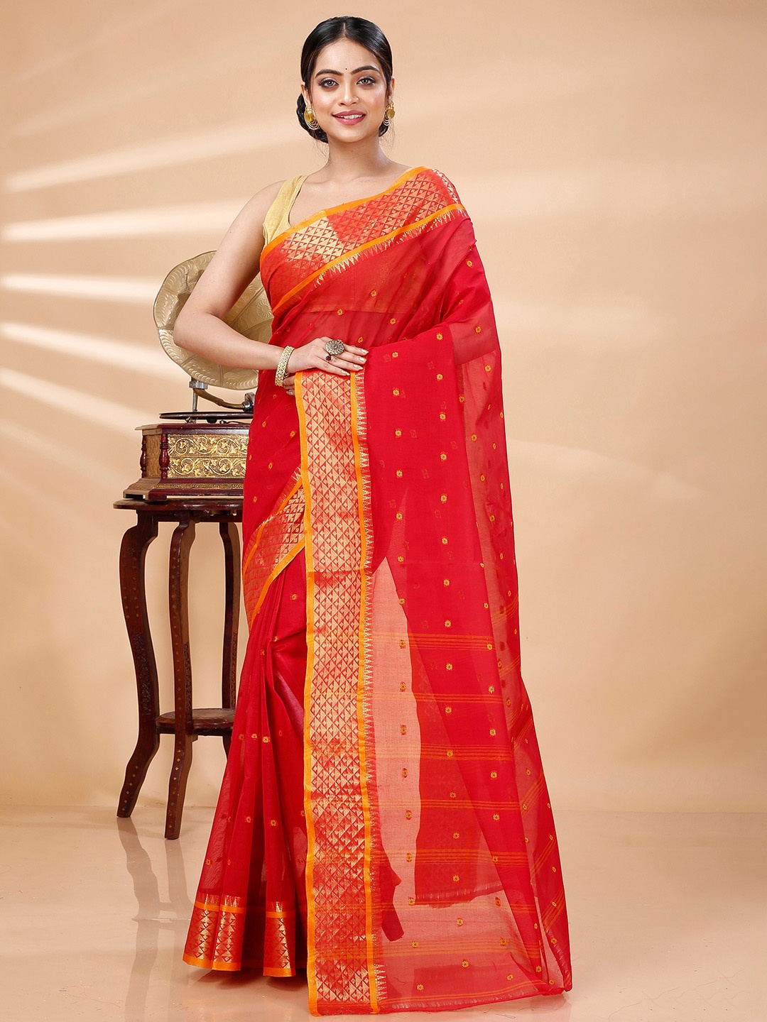 

DipDiya Ethnic Motifs Woven Design Zari Pure Cotton Taant Saree, Red