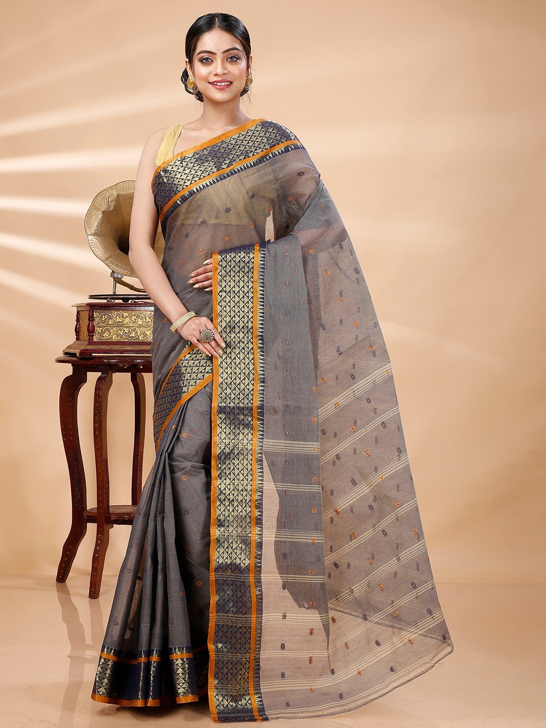

DipDiya Ethnic Motifs Woven Design Pure Cotton Zari Taant Saree, Grey