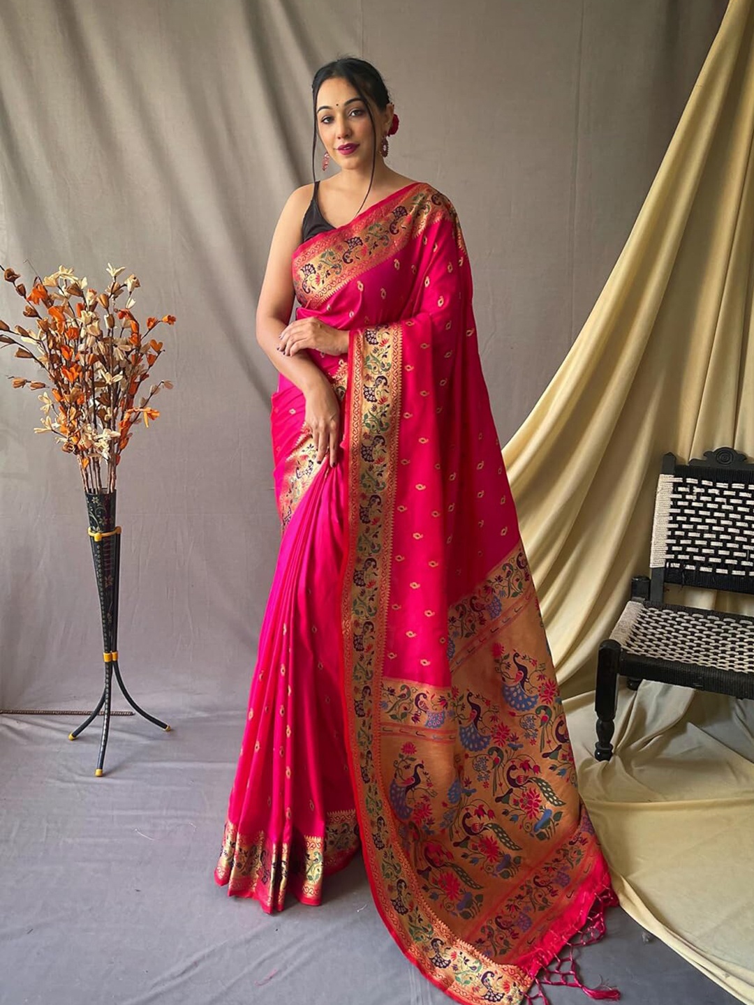 

Kasak Embellished Zari Paithani Saree, Pink