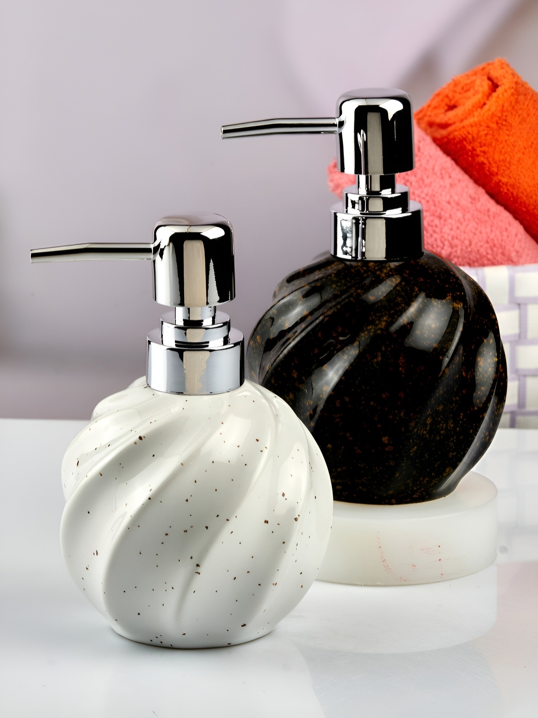 

Kookee Black & Silver Toned 2 Pieces Abstract Ceramic Soap Dispenser 250 ml