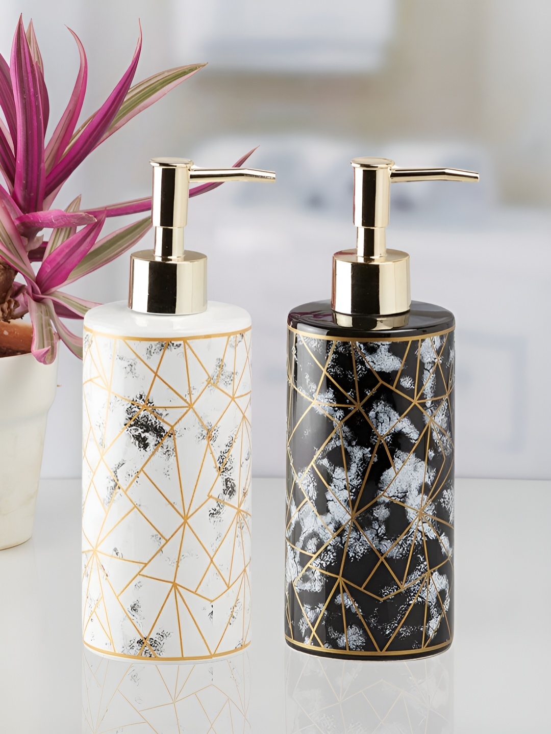 

Kookee White & Black 2 Pieces Abstract Printed Ceramic Soap Dispensers 400 ml Each