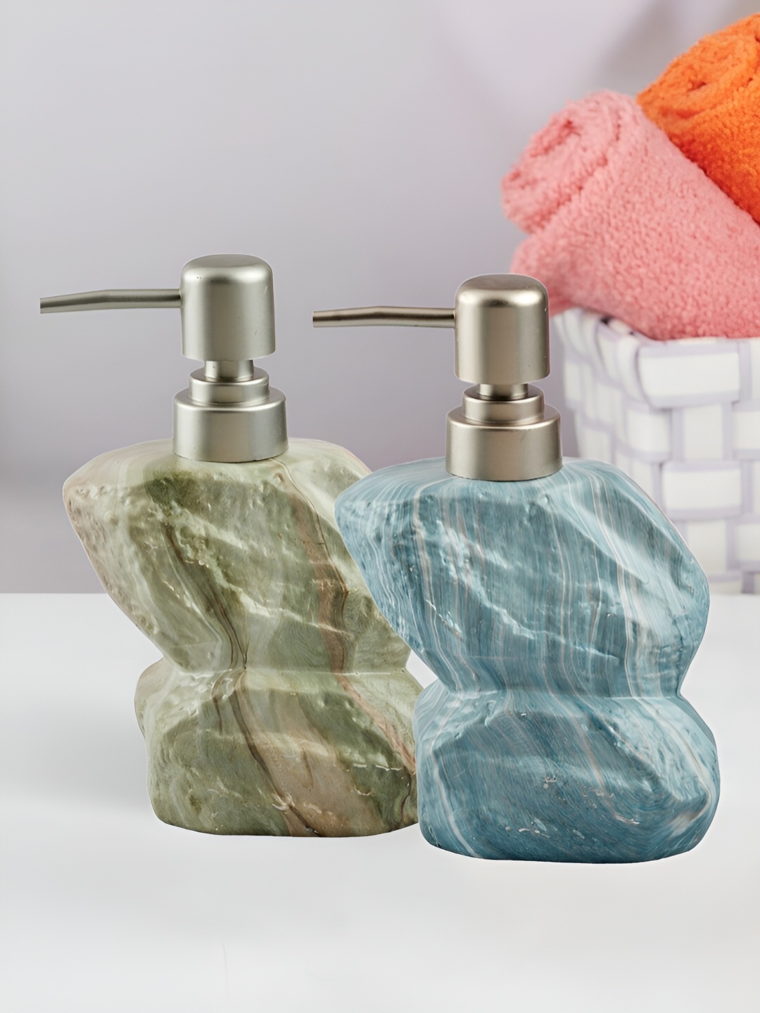 

Kookee Blue 2 Pieces Abstract Ceramic Soap Dispenser