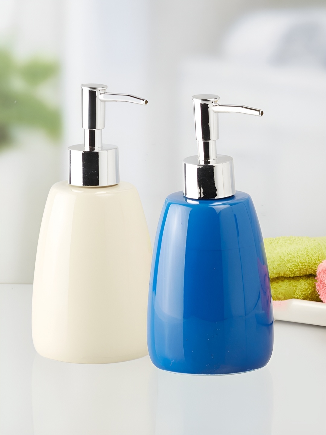 

Kookee 2 Pieces White & Blue Abstract Ceramic Soap Dispensers