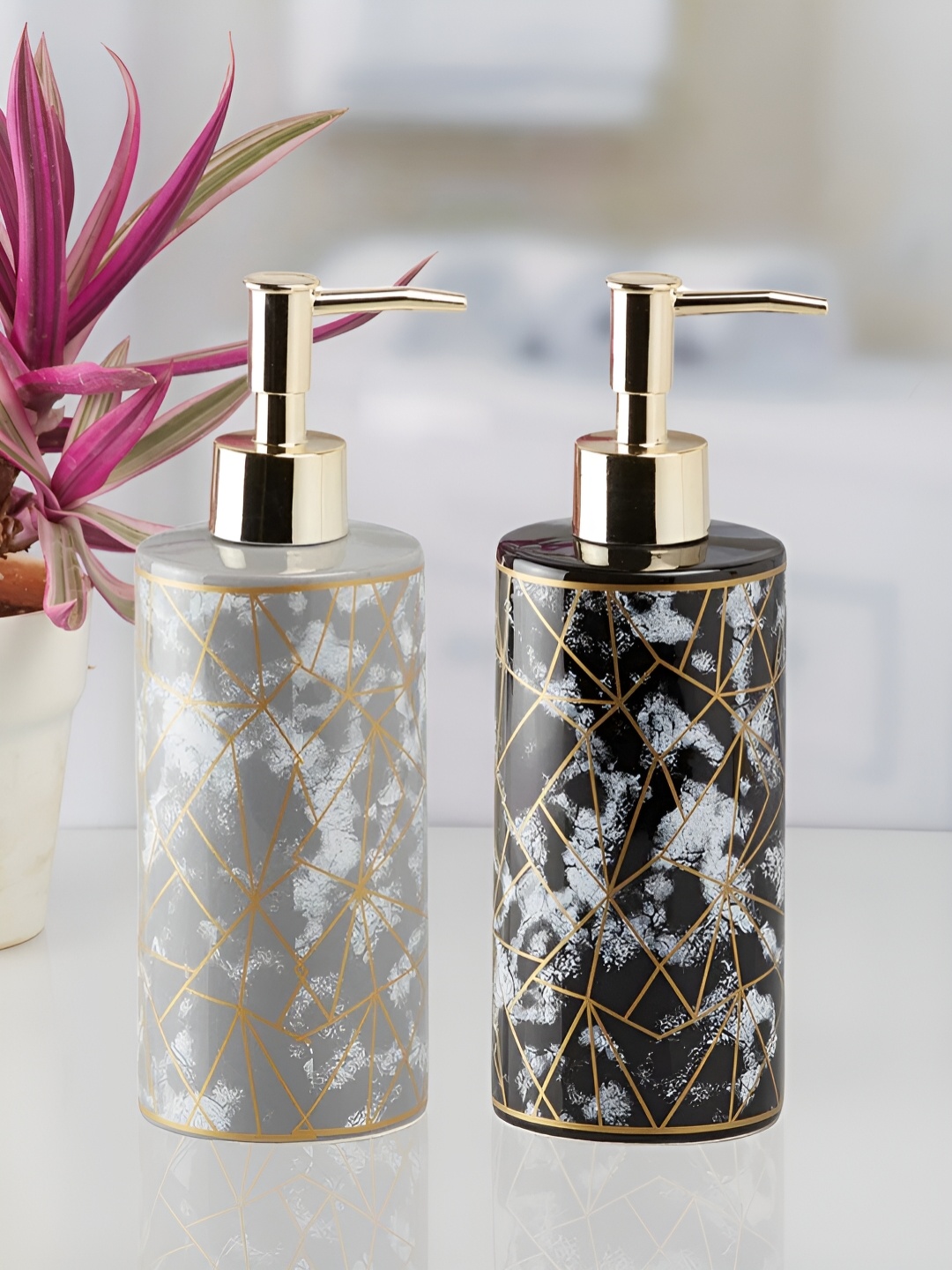 

Kookee Grey & Black 2 Pieces Abstract Ceramic Soap Dispensers