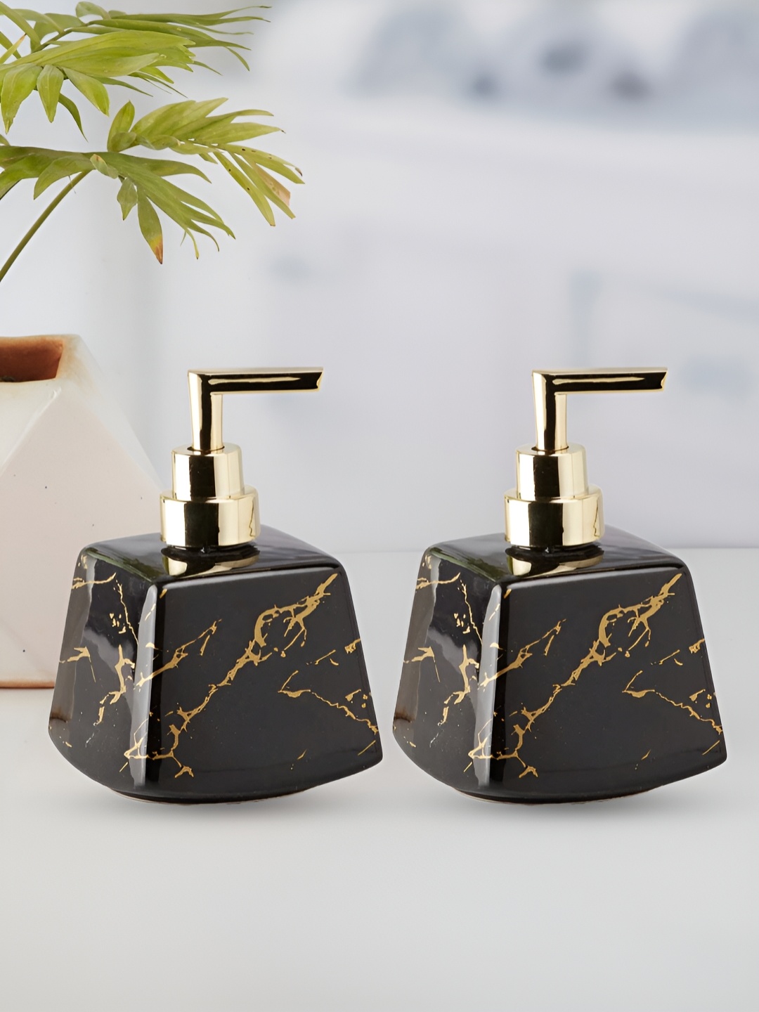 

Kookee Black 2 Pieces Abstract Ceramic Soap Dispensers