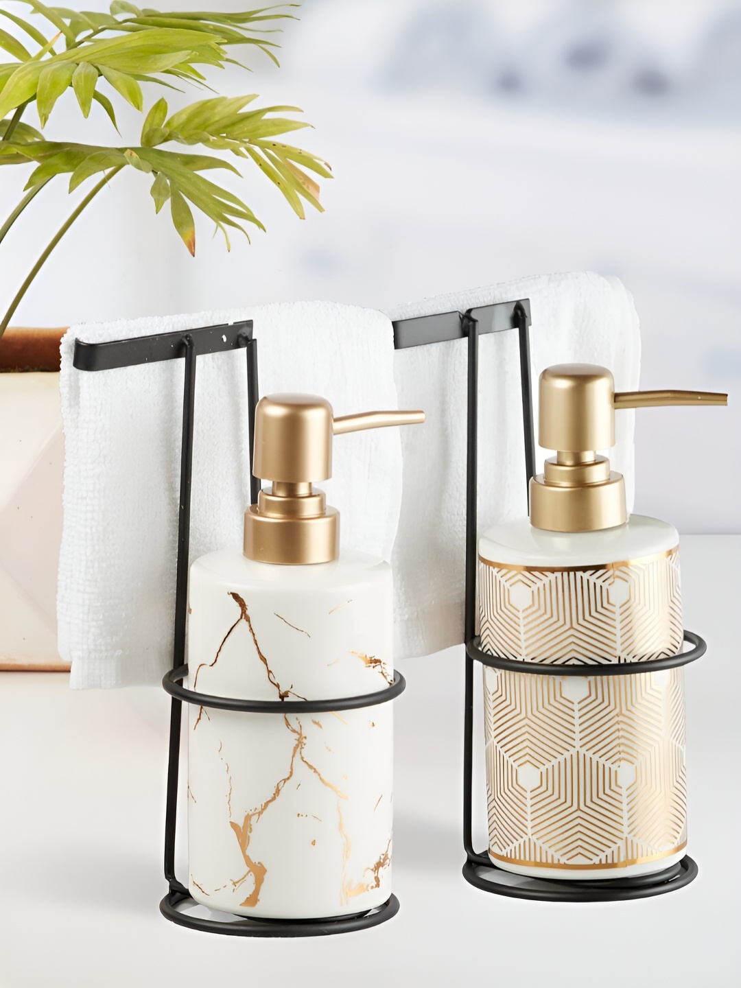 

Kookee White 2 Pieces Abstract Ceramic Soap Dispensers